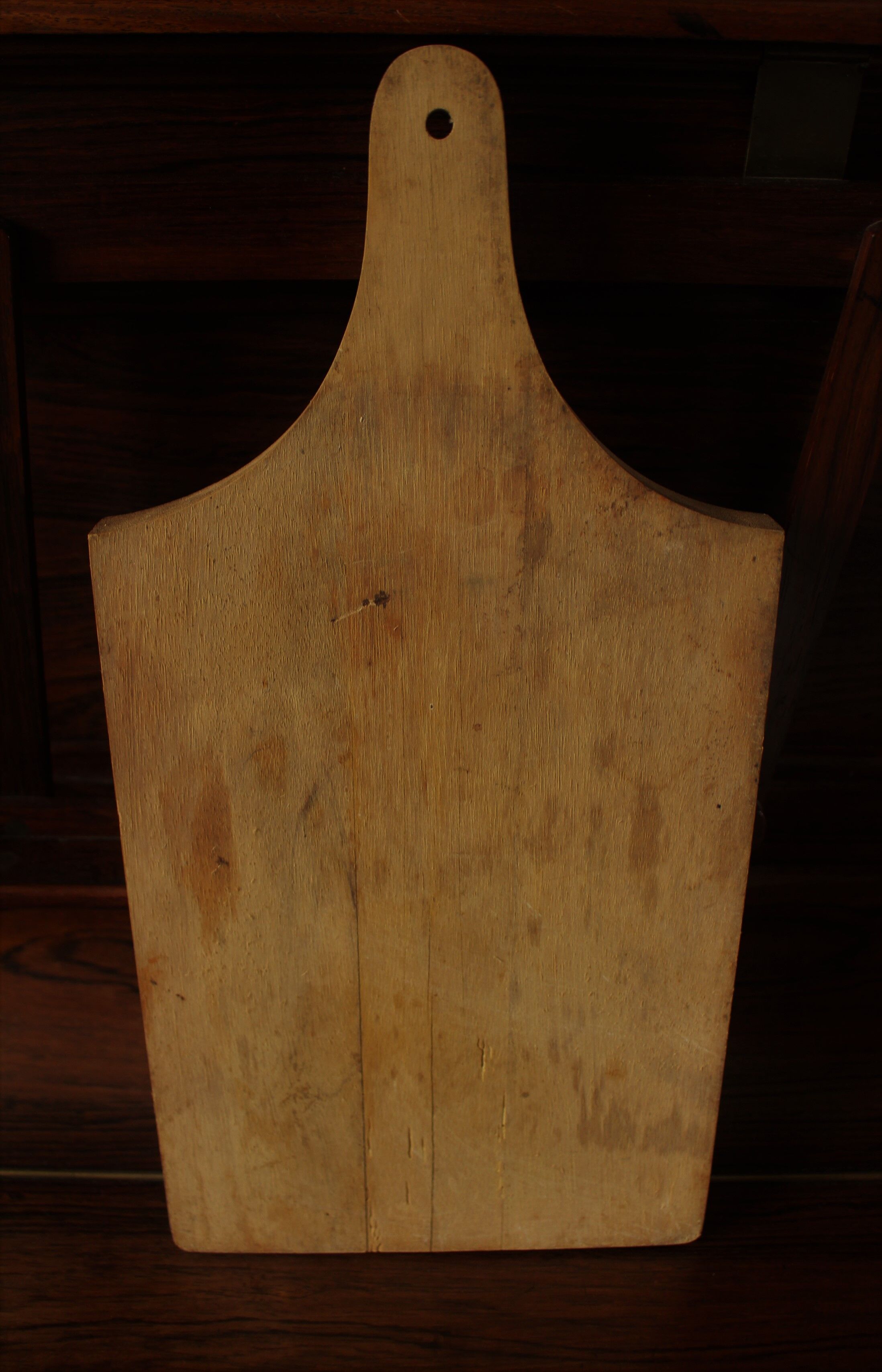 Wood cutting board with groove and handle