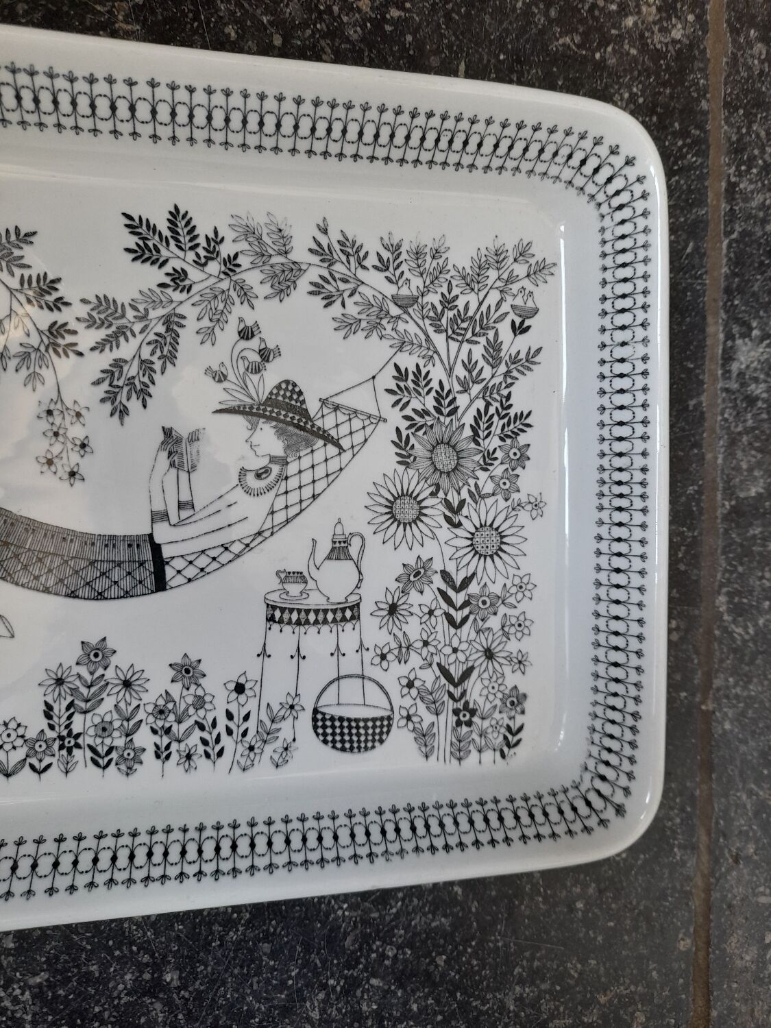 Emilia dish by Raija Uosikkinen for Arabia 1959