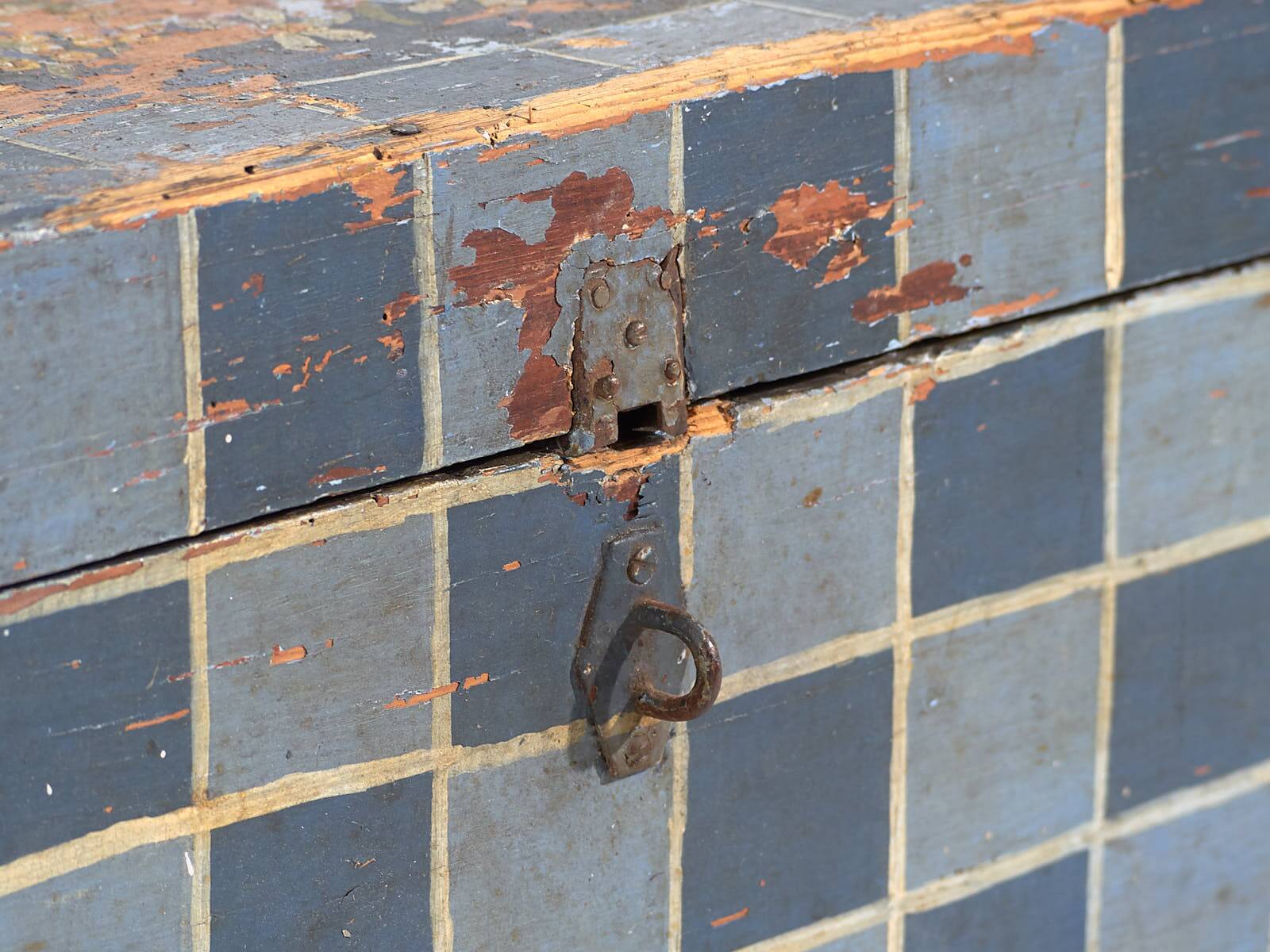 Antique painted trunk with geometric decoration (c.1920) #8