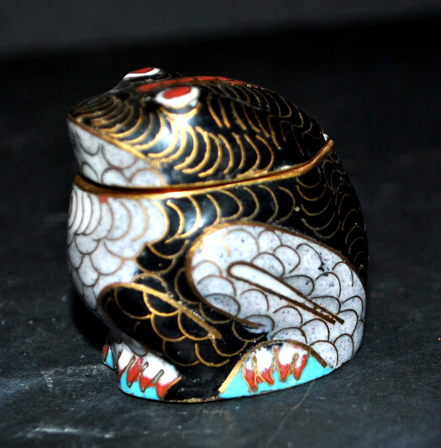 Frog statuette box in cloisonné enameled brass Lucky charm