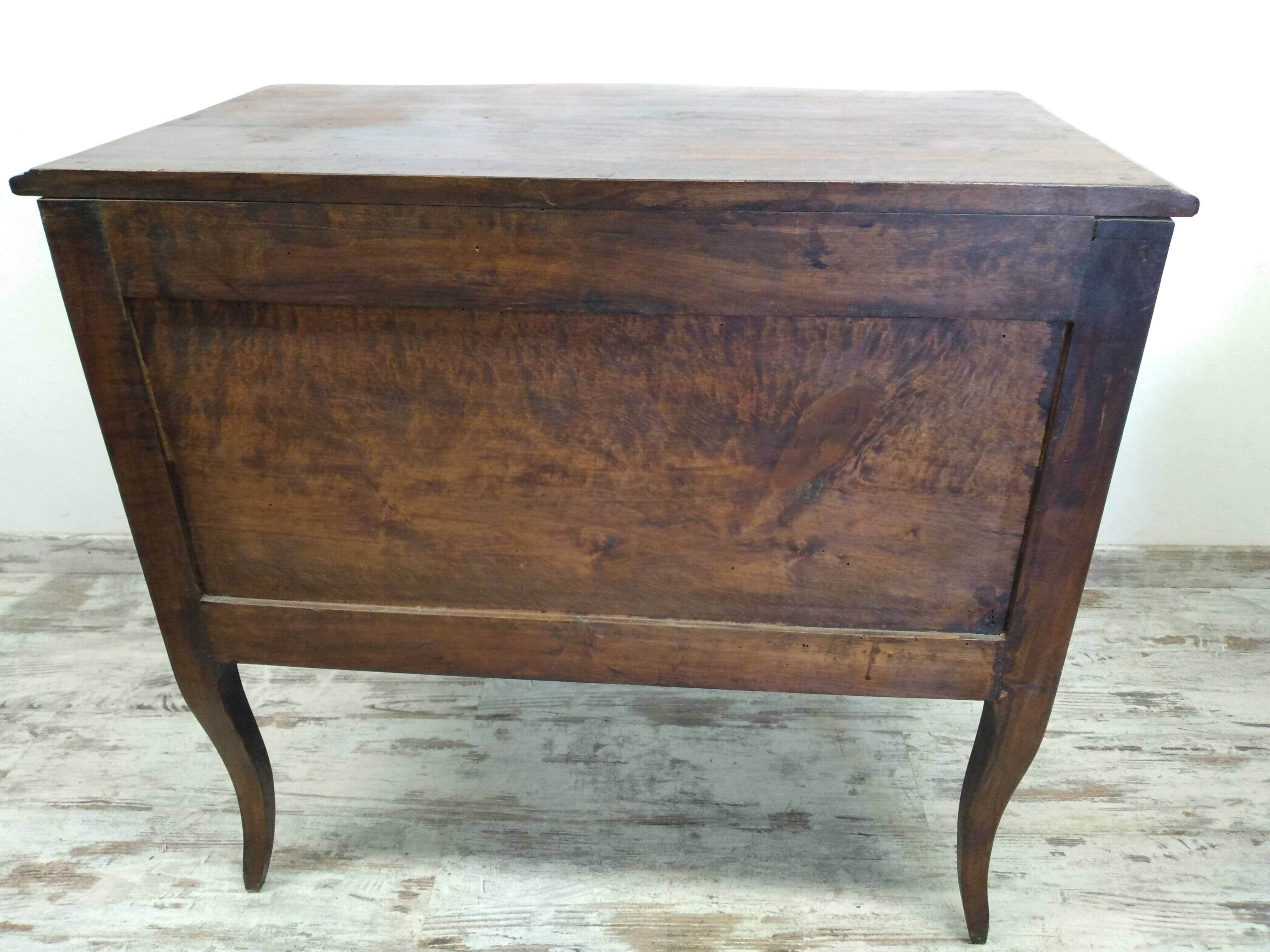 Louis XV style jumping chest of drawers