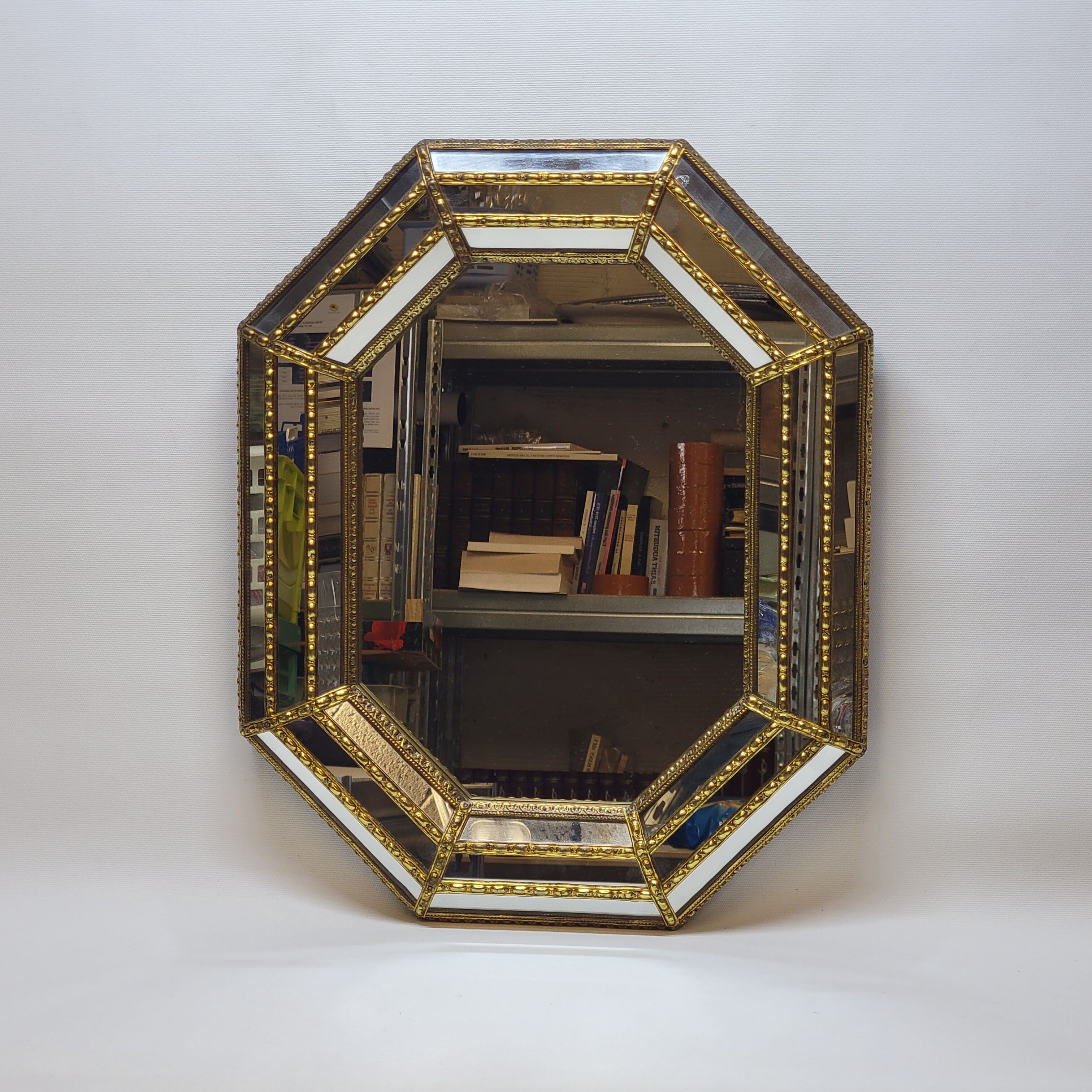 Miroir Mural Octogonal A Facettes Orné De Laiton Style Vénitien