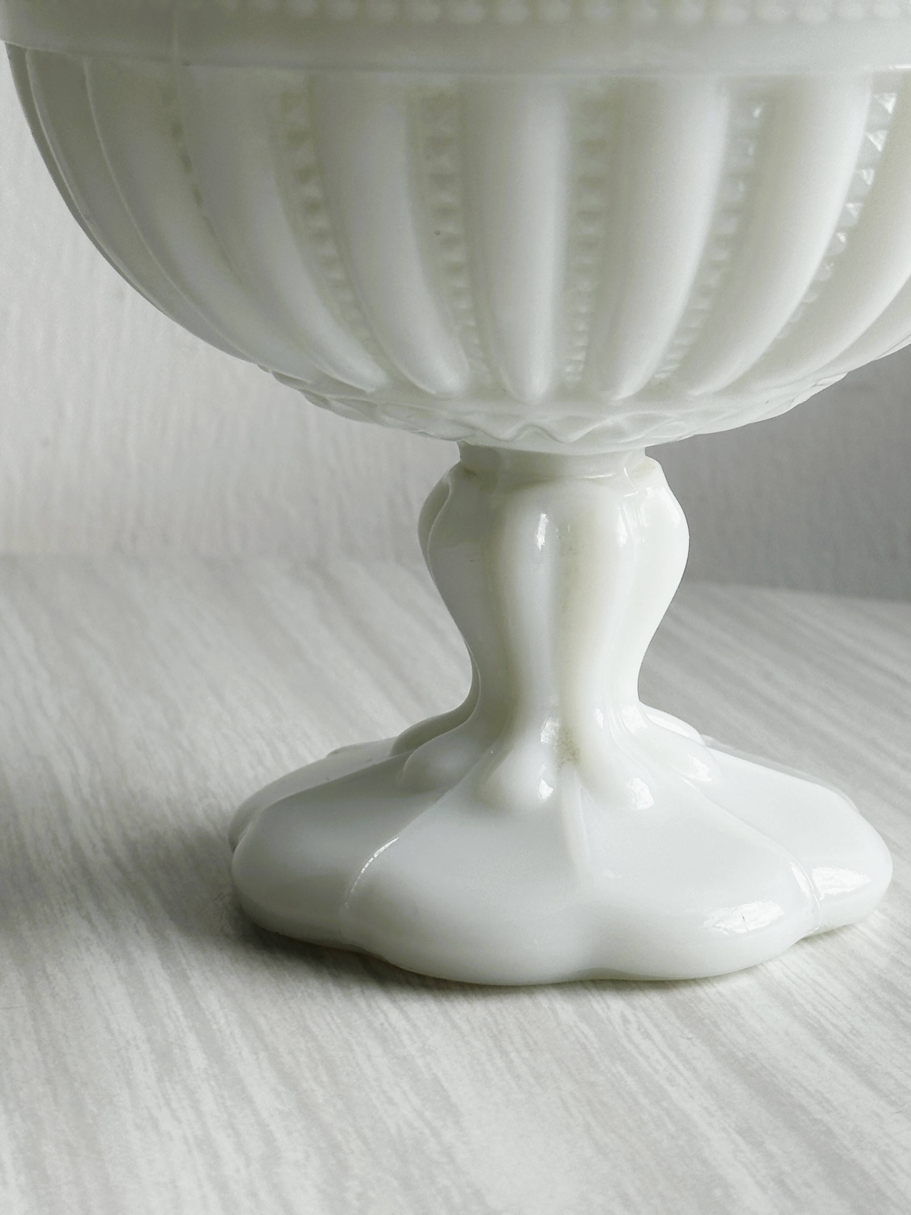 Footed cup, candy box with white opaline lid