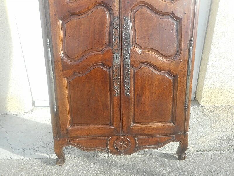 Encadrement et portes de placard louis xv en noyer du xix ème siecle n° 1