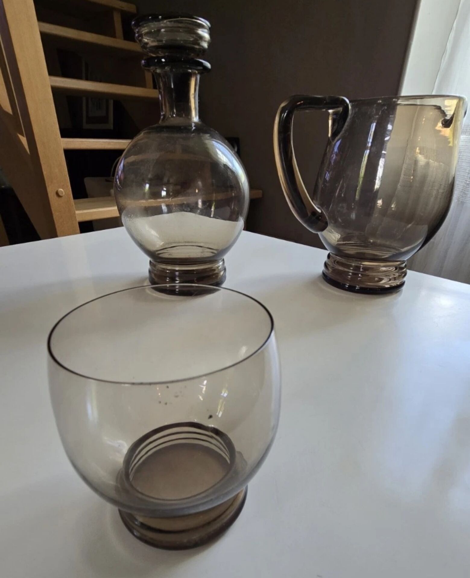 Magnificent Service of Tinted Glasses from the 50s-60s / 18 Glasses and 2 Jugs