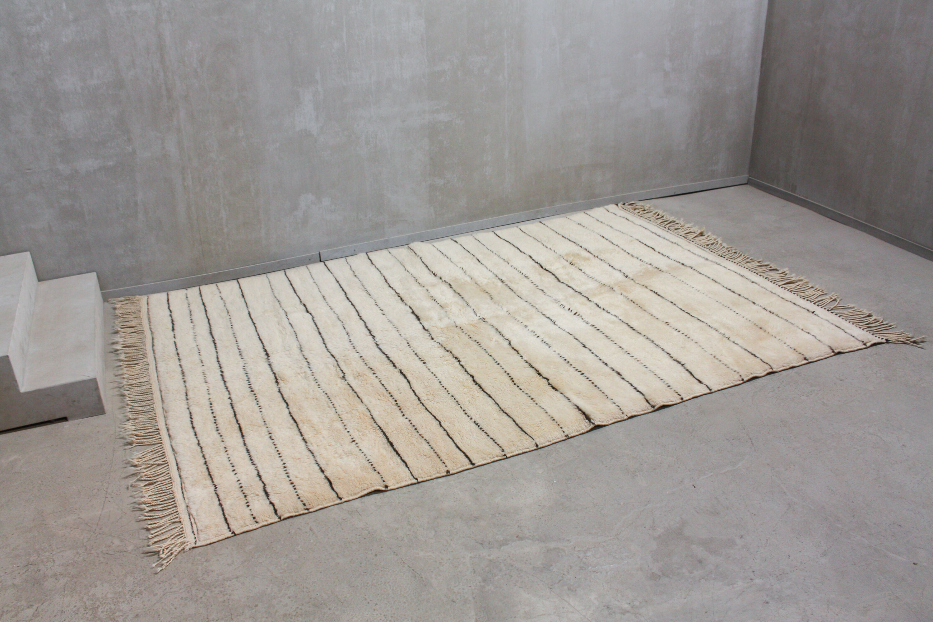 Moroccan beni ourain woollen rug with stripes 180x270cm