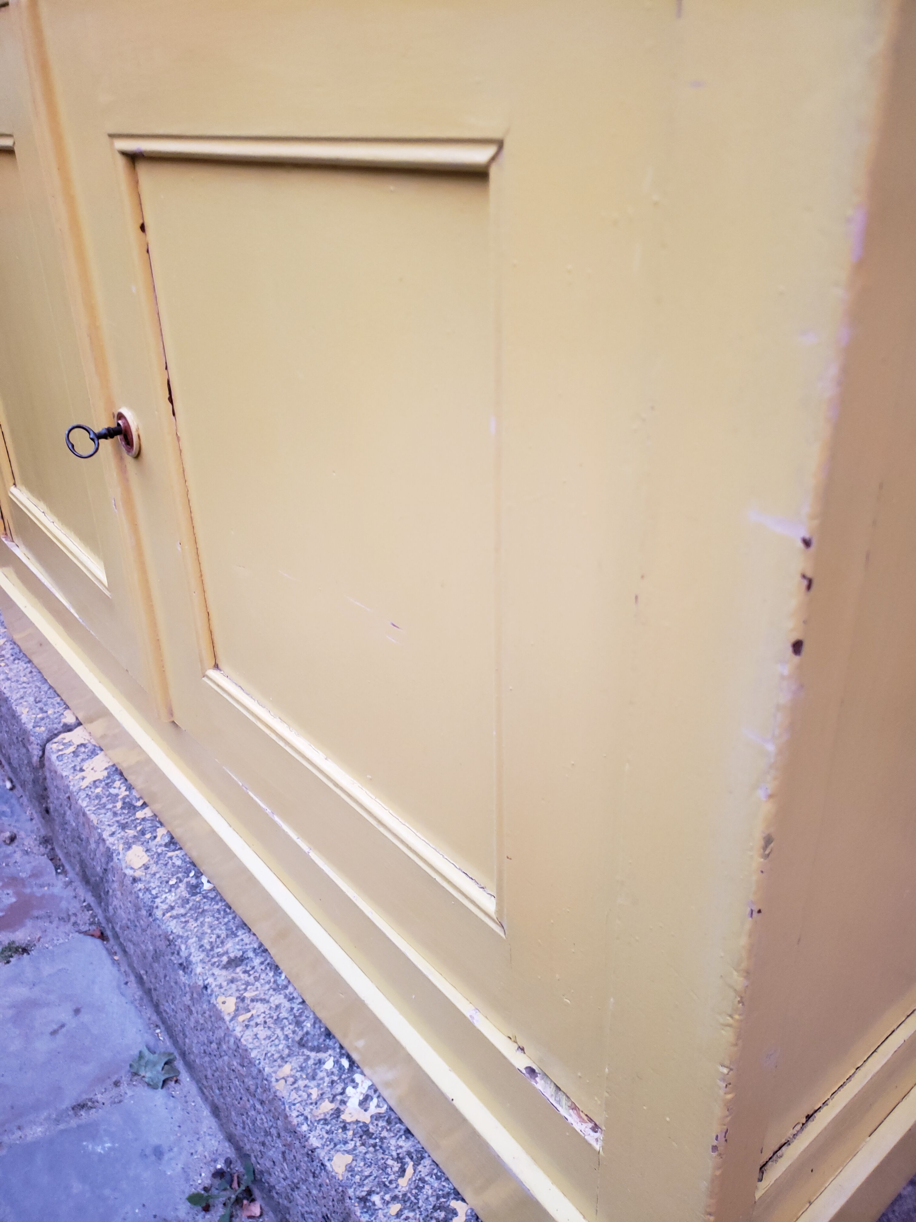 Lemon yellow country buffet