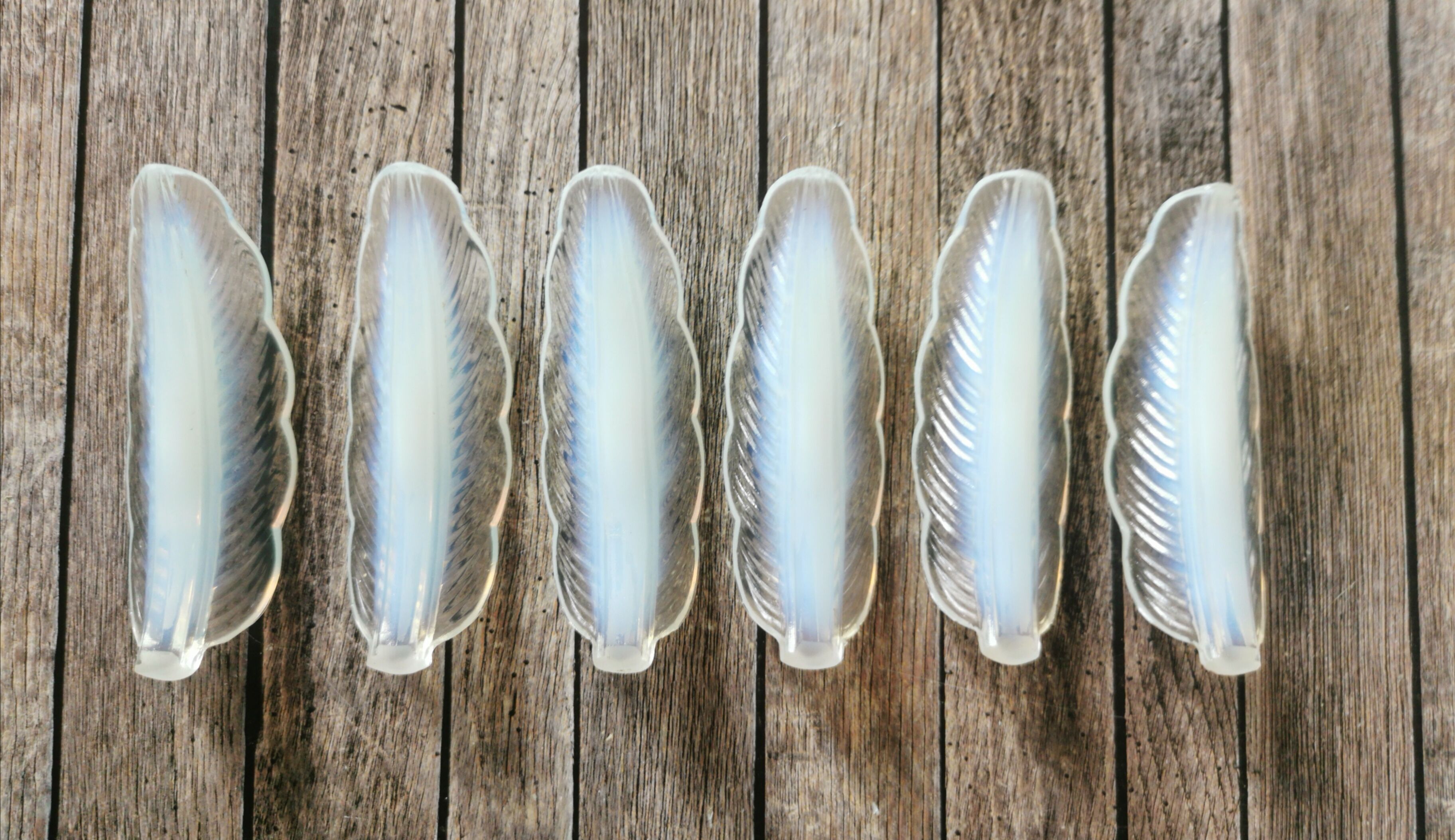 Opalescent glass leaf knife holder