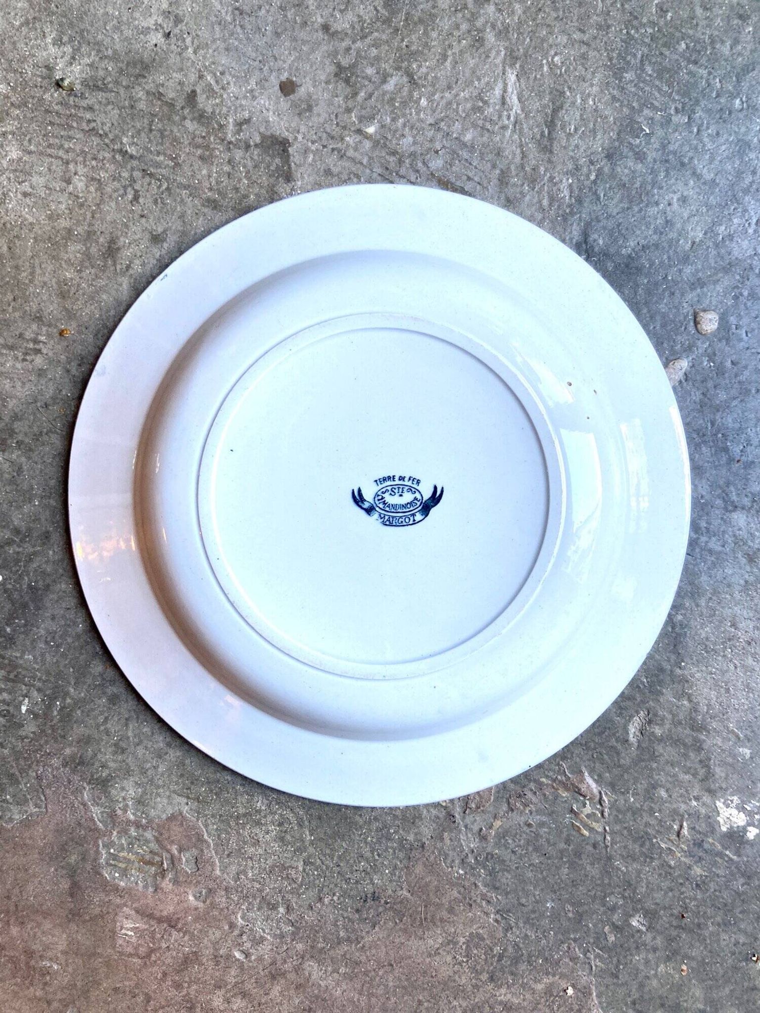 Sainte Amandinoise hollow plate in iron clay, "Margot" service