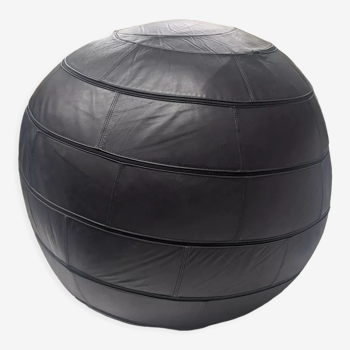 Black leather ottoman by Edwin and Niekel Taco for Leolux 90