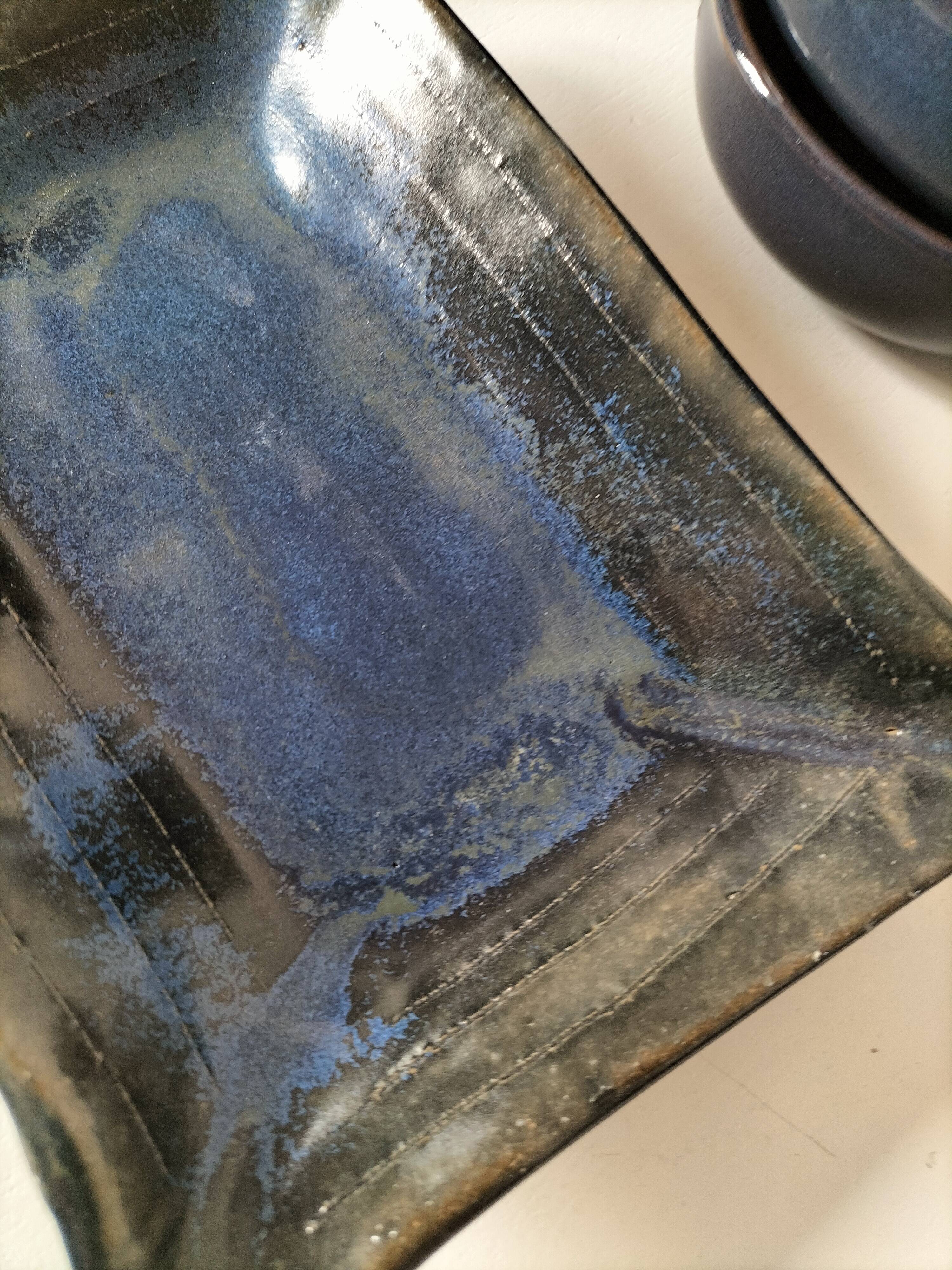 Set of artisanal ceramics in shades of blue.