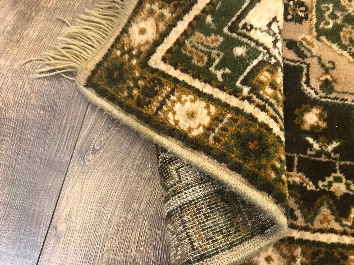 Vintage Turkish Carpet with Medallion Design 134 X 66 cm