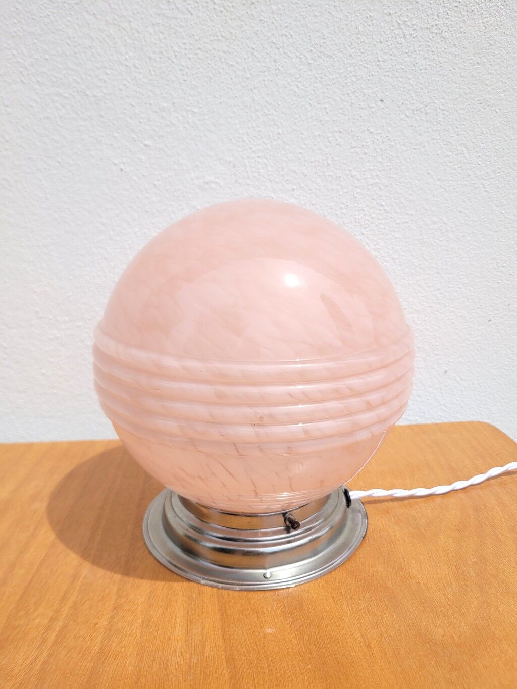 Lampe globe rose esprit Clichy rénovée