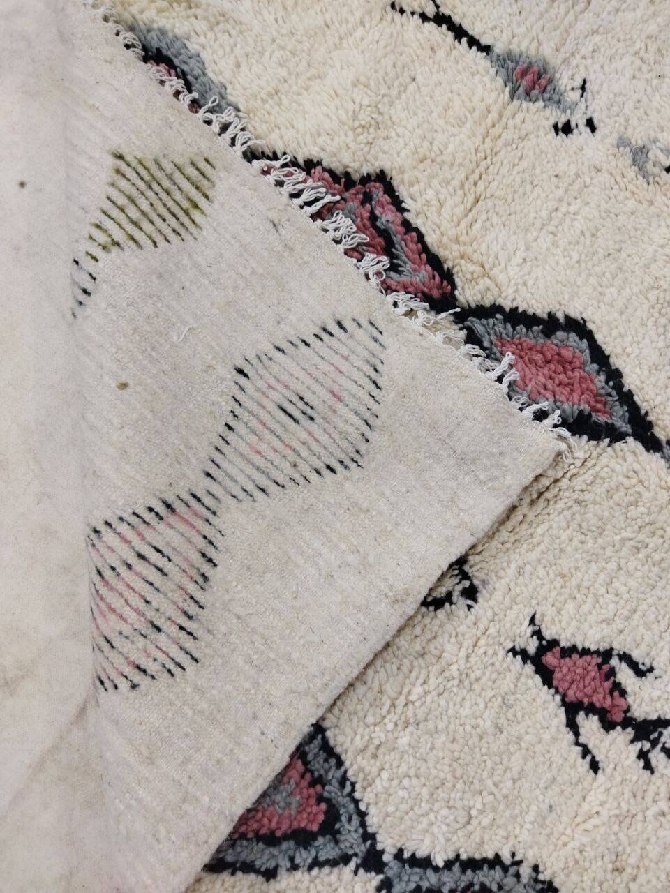 Handmade moroccan berber rug 250 x 146 cm