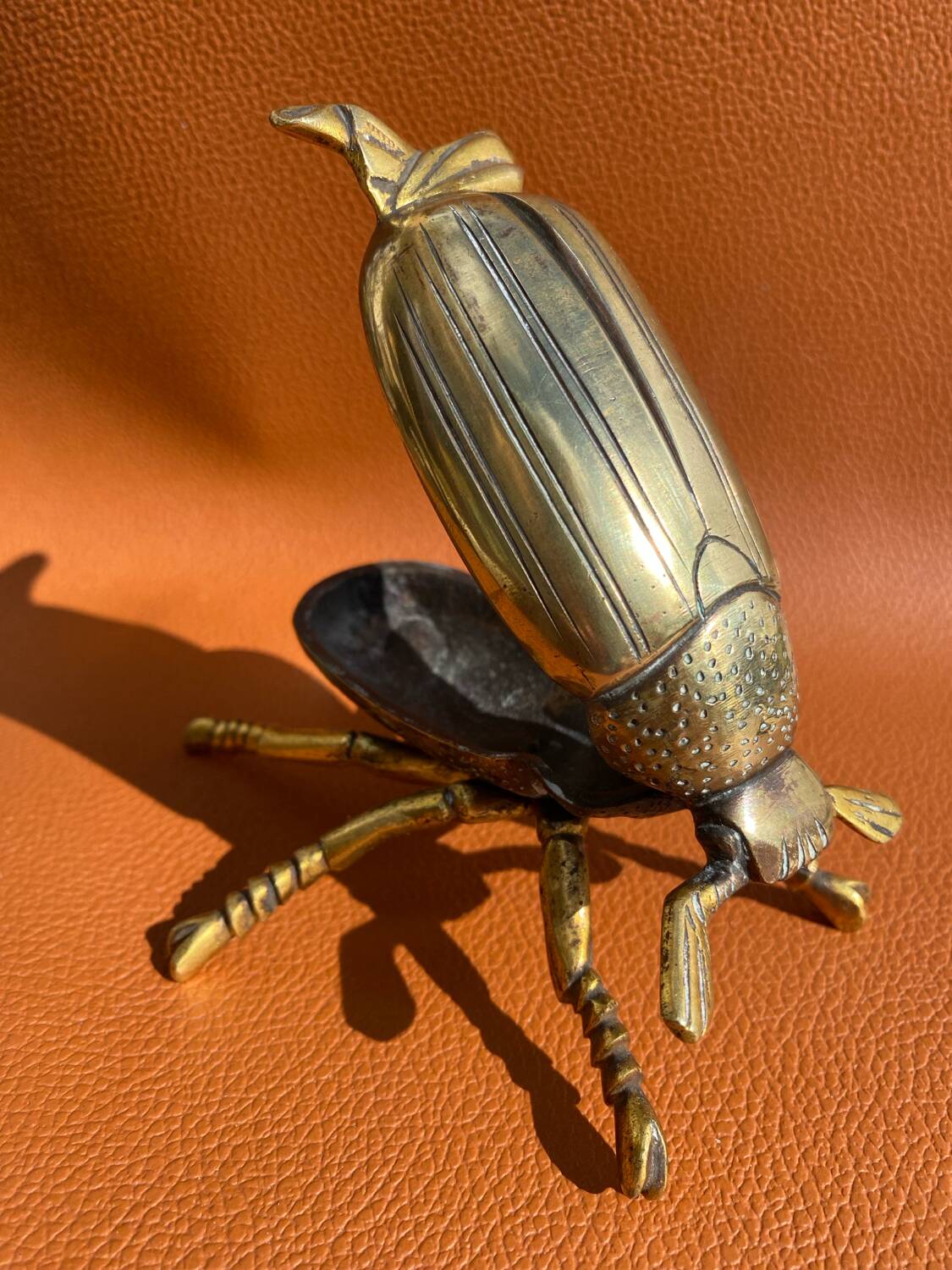 Zoomorphic scarab ashtray