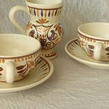 2  tasses a chocolat dejeuner et pot a lait faience henriot quimper