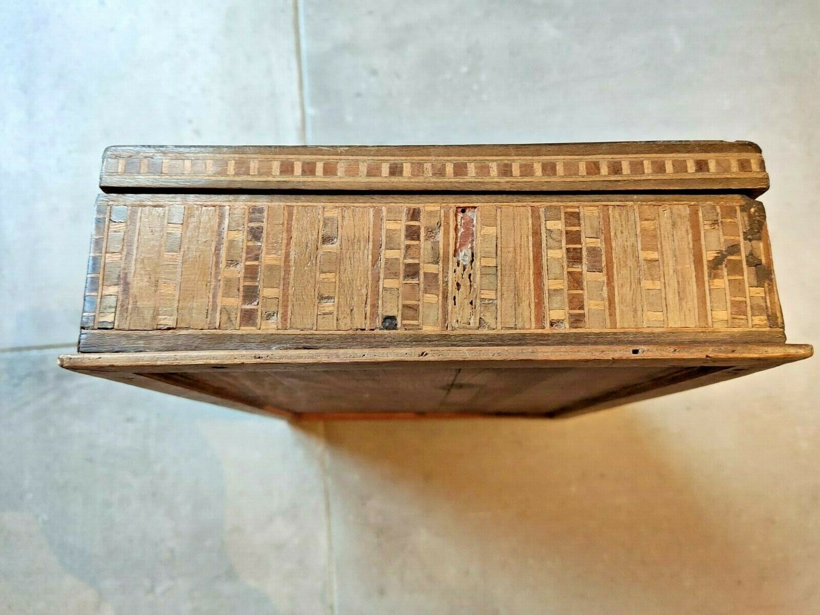 Branded wooden box, mother-of-pearl inlay, Syrian