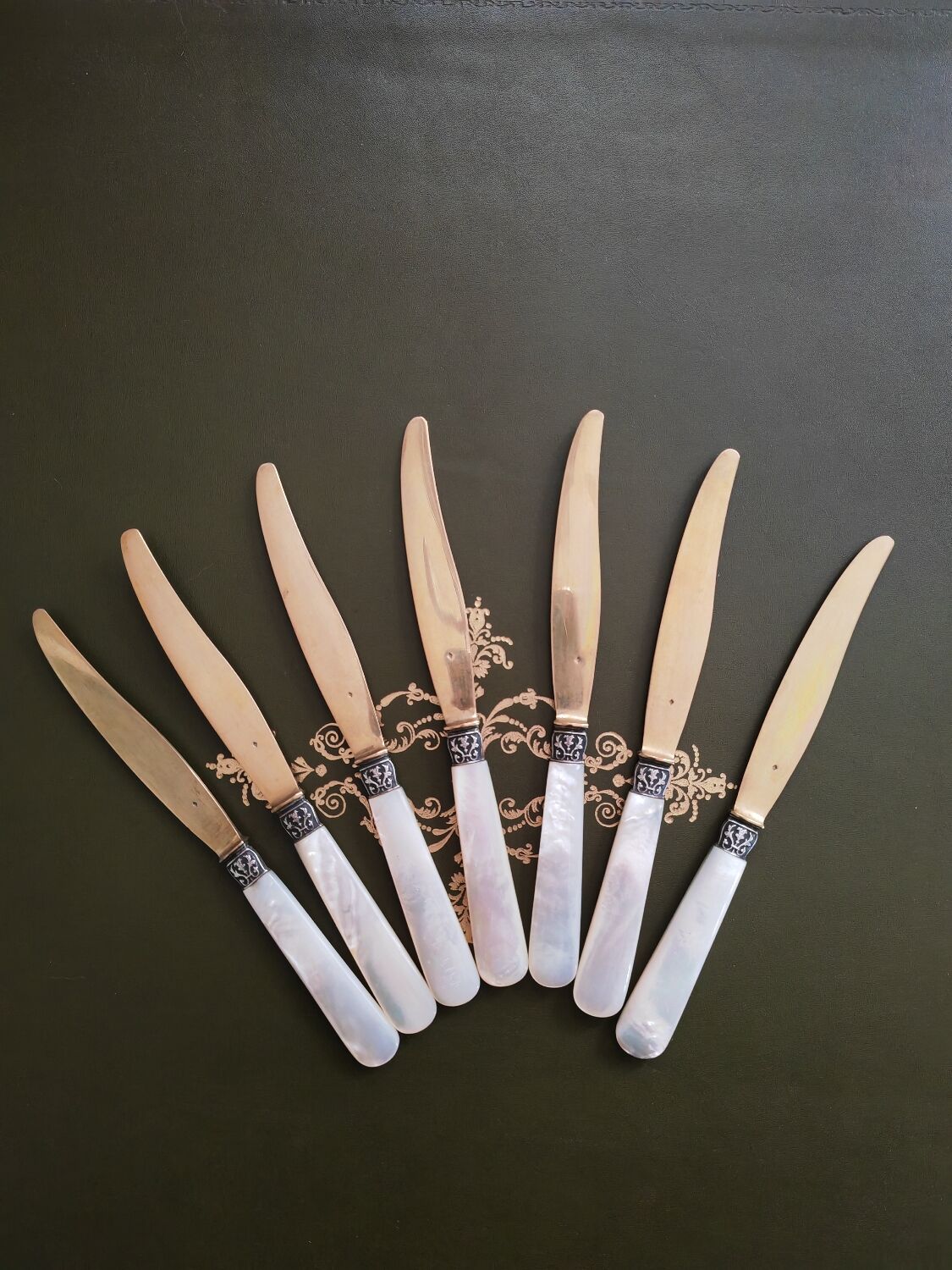 7 old mother-of-pearl knives