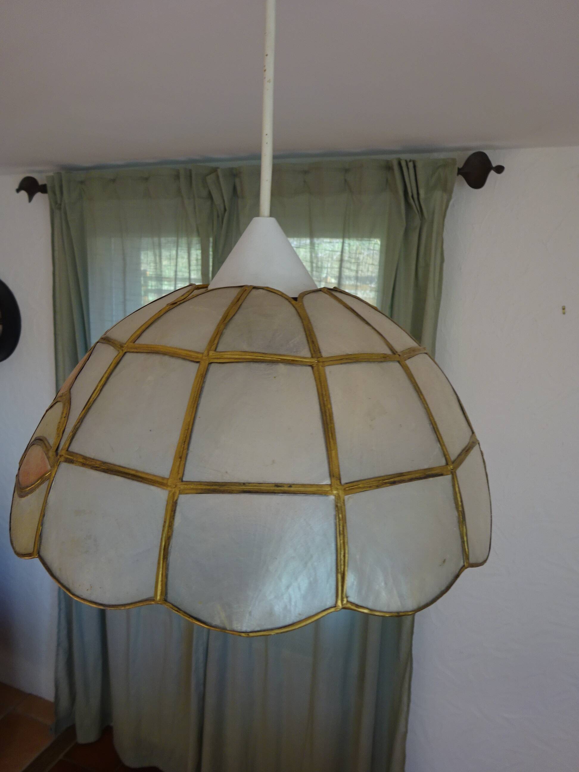 Vintage pendant in mother-of-pearl and brass