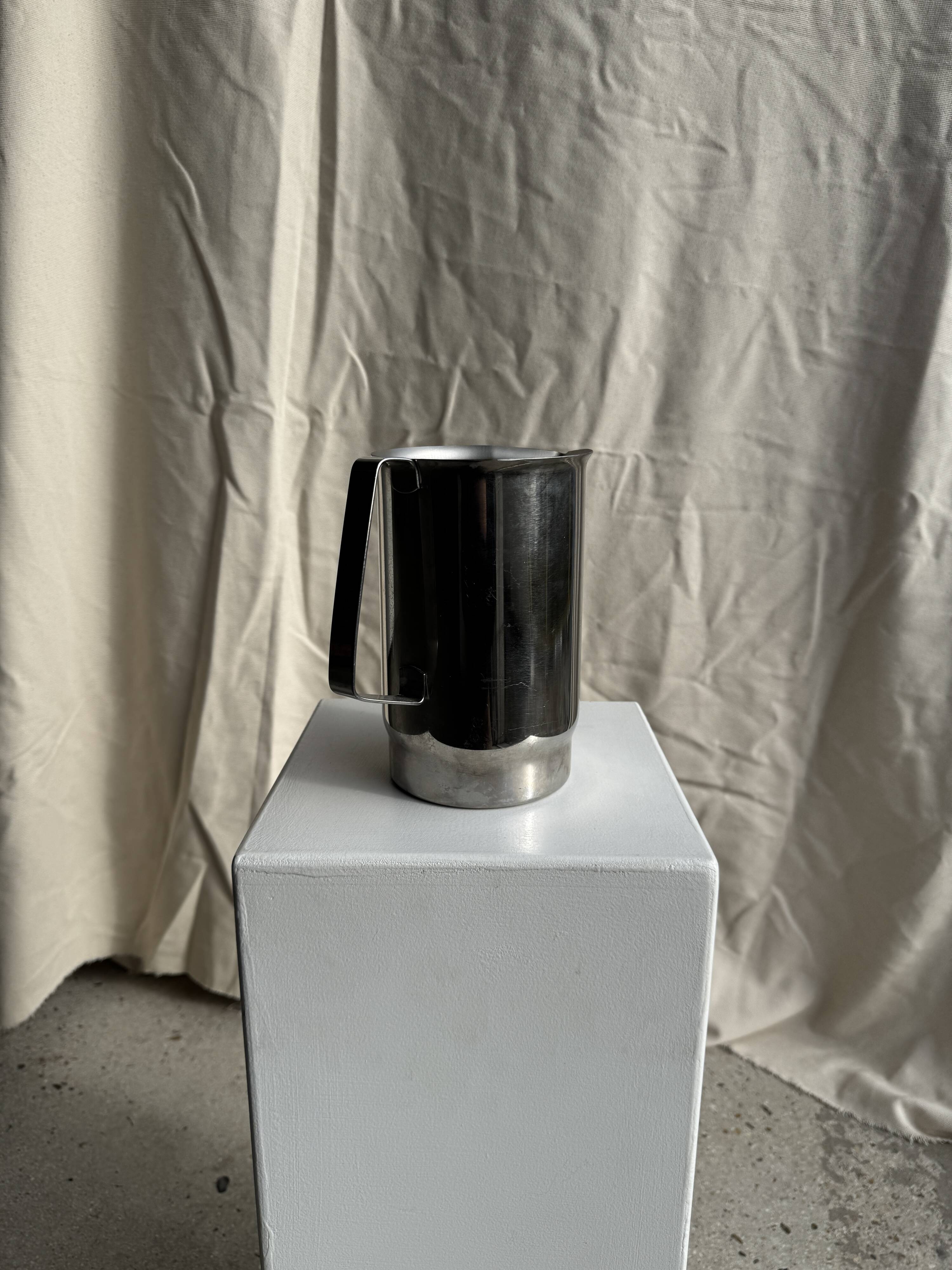 Large silver-plated jug H20 D14.5