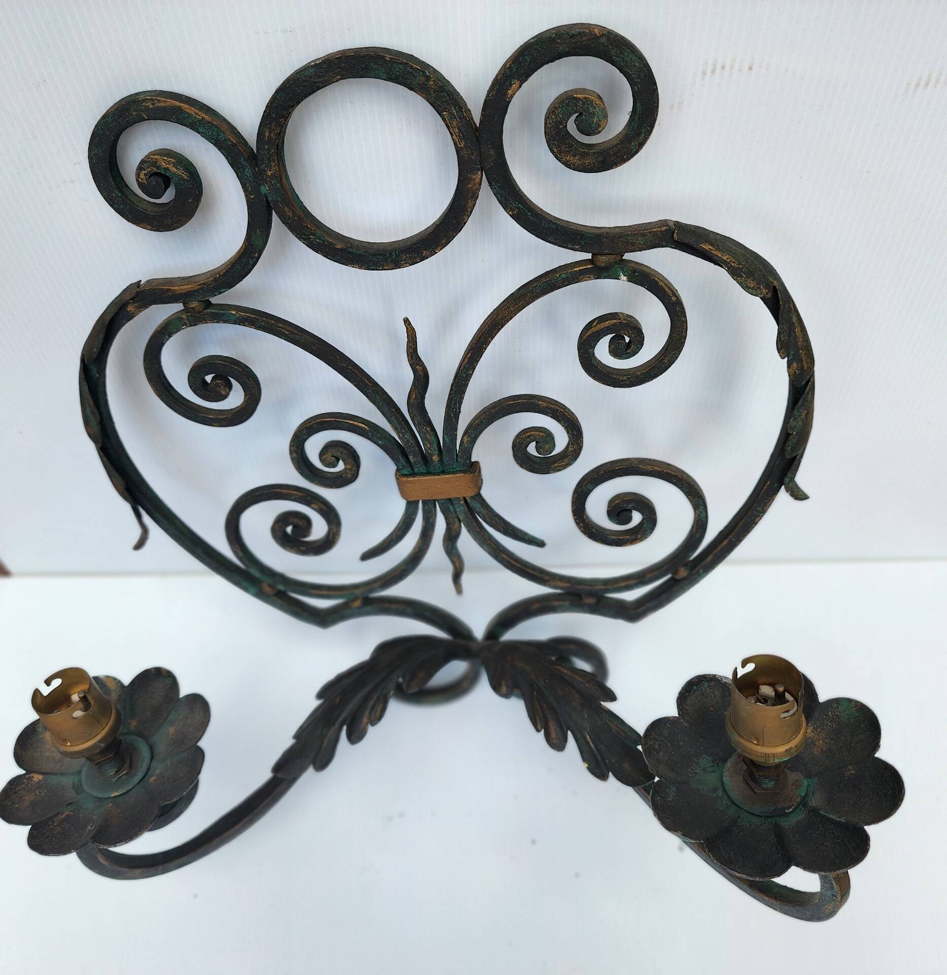Ancienne paire d'appliquer fer forgé style baroque