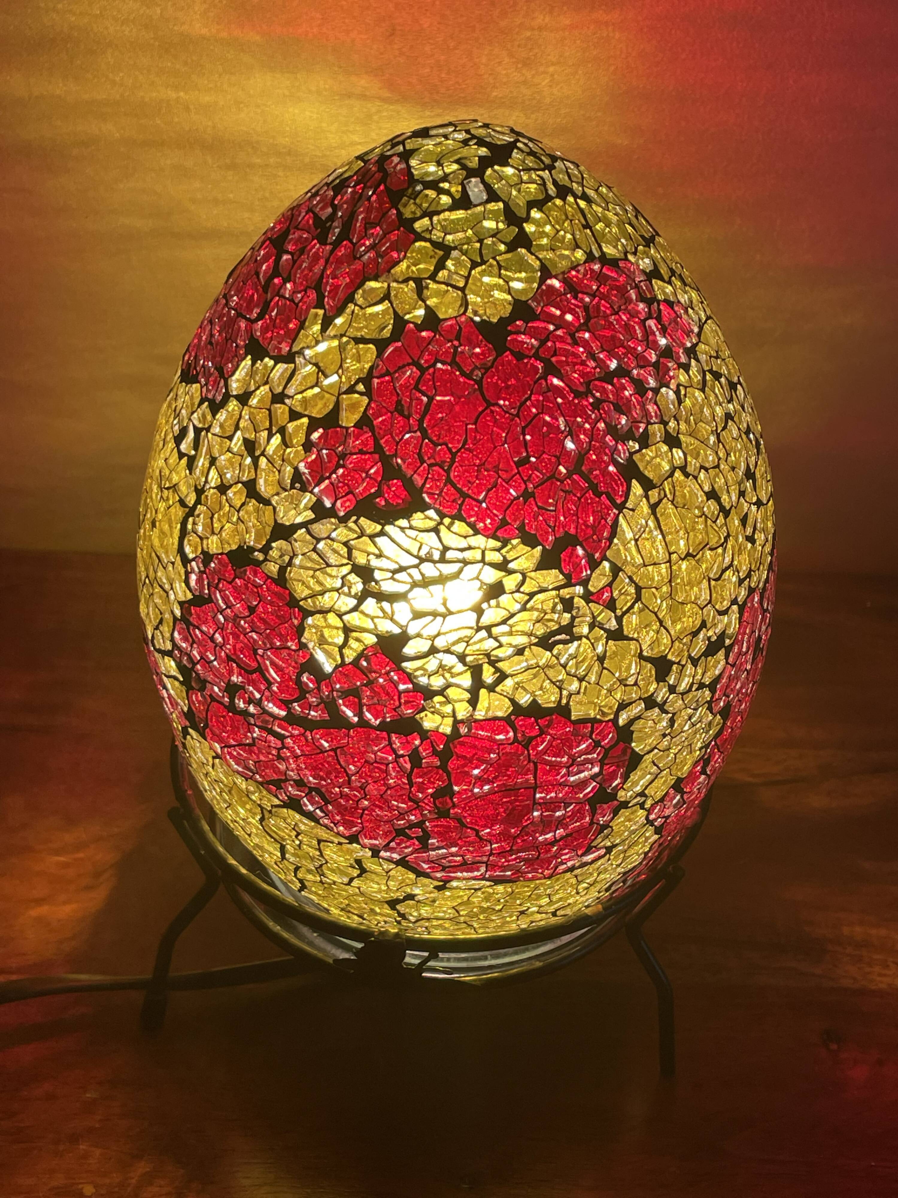 Cracked glass egg lamp