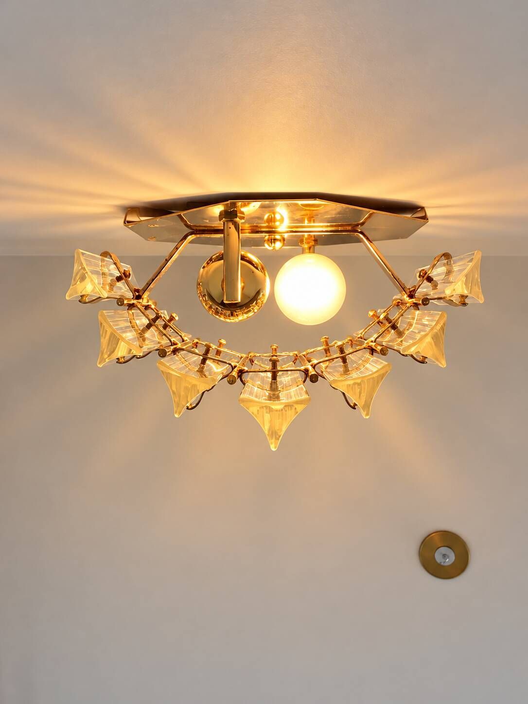 Pair of Venini wall sconces in cut Murano glass, circa 1970.