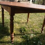 Round table with beech and pine flaps