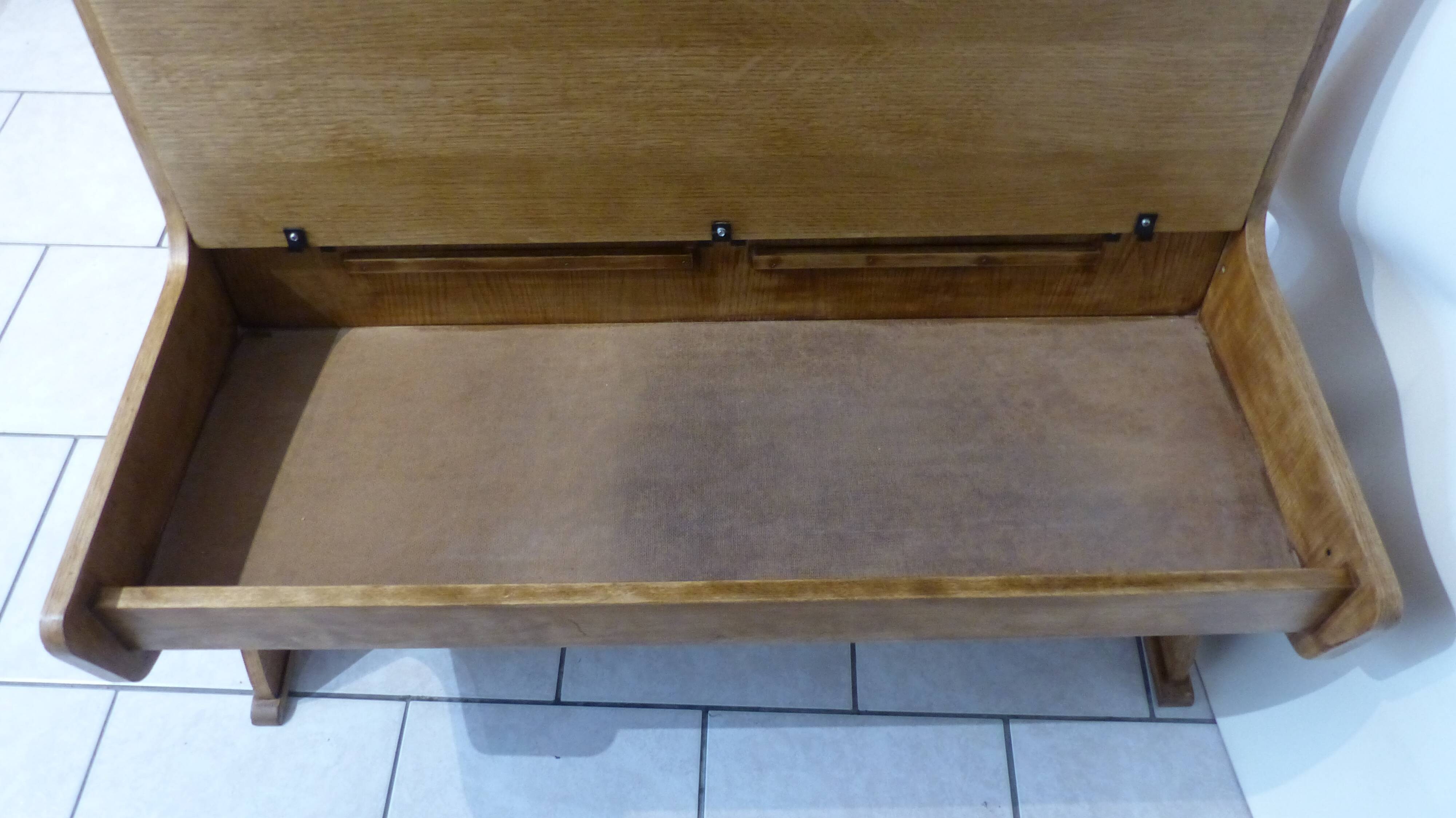 Chest bench