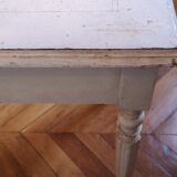 Bureau gris clair patiné