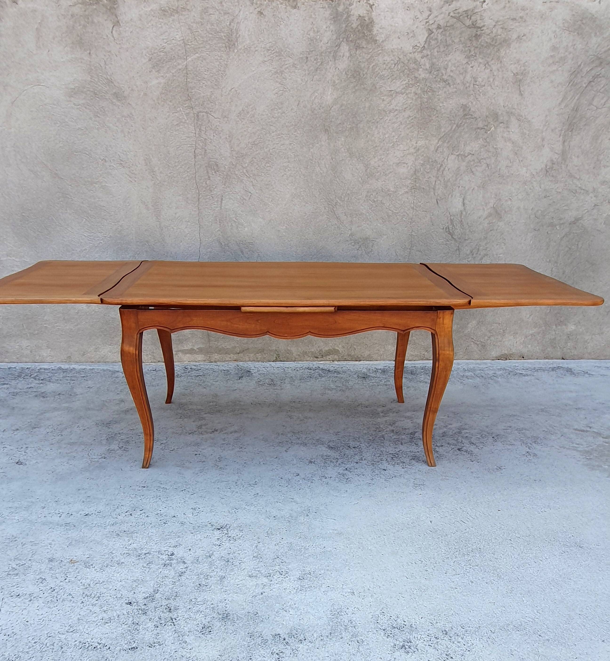 Extendable table