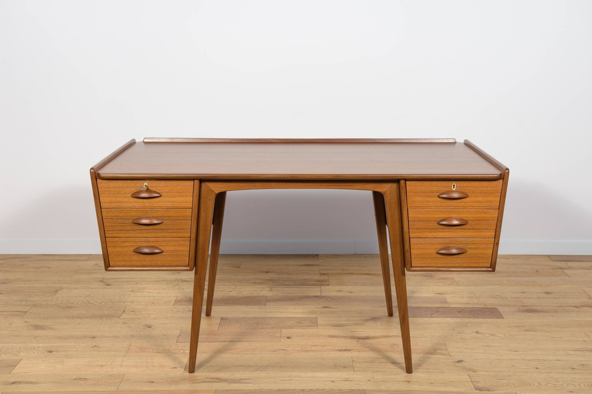 Mid-Century Teak Desk by Svante Skogh for AB Möbelfabriken Balder, Sweden, 1950s