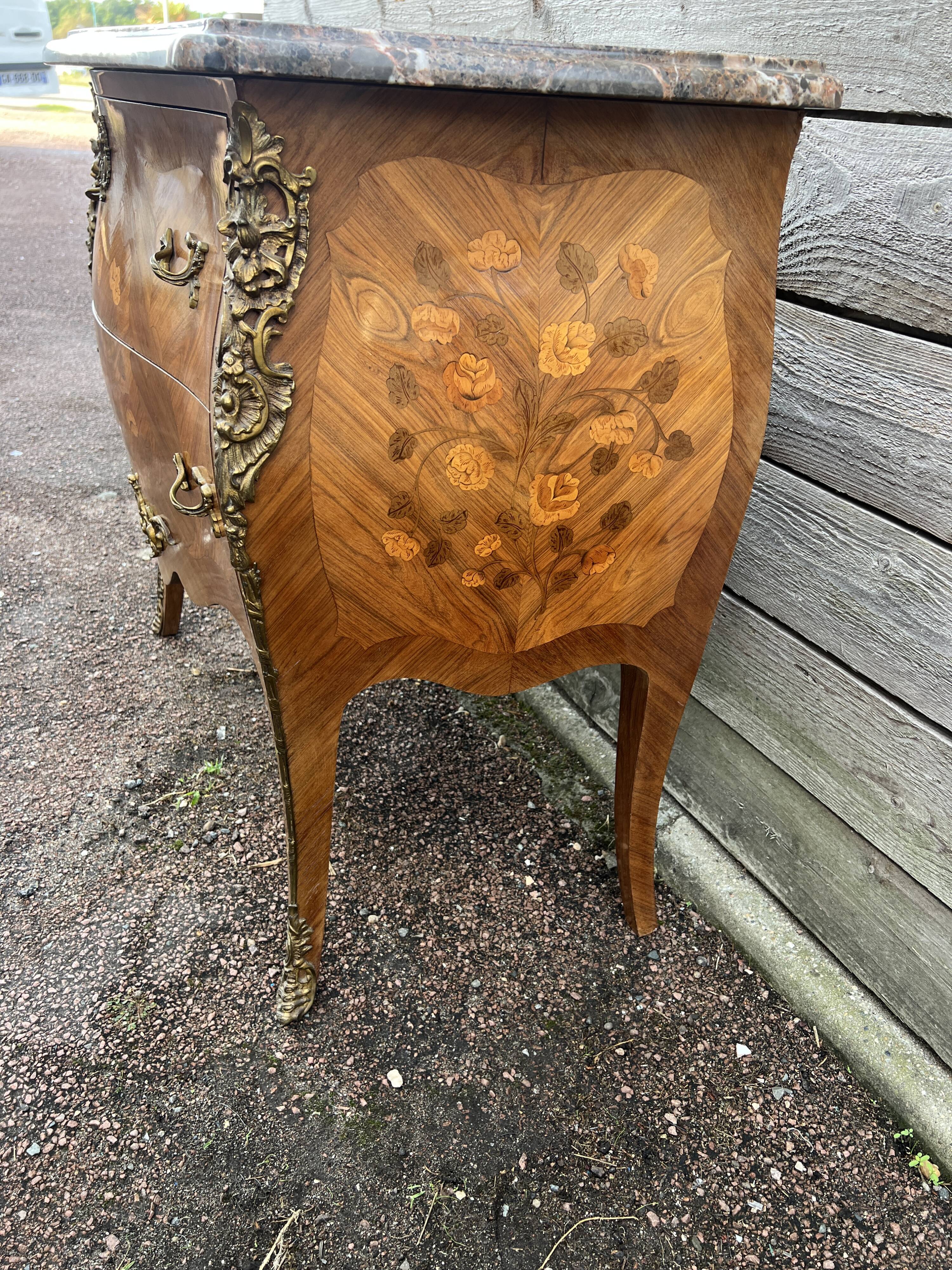 Louis XV style chest of drawers, inlaid with flowers