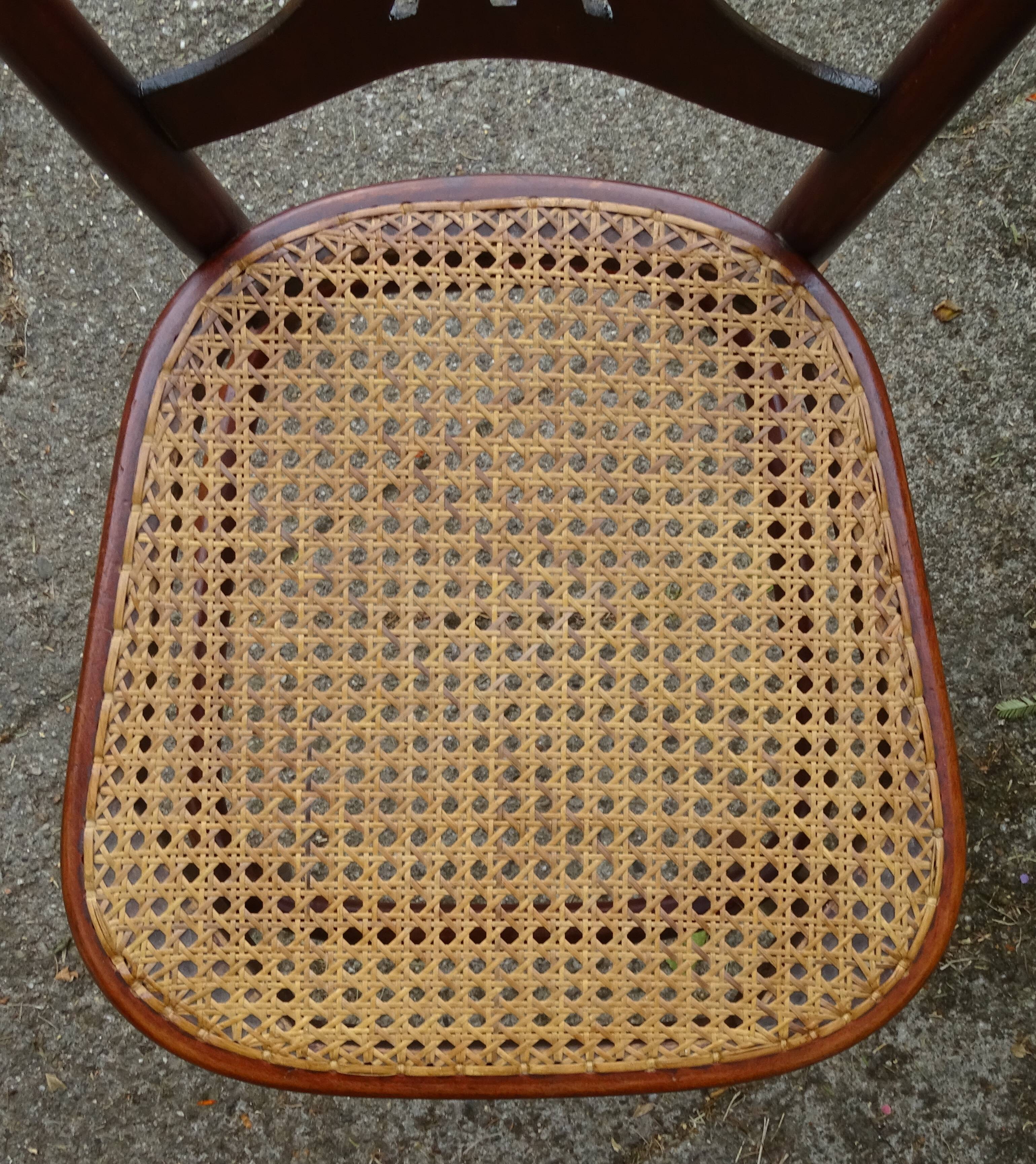 3 chaises Thonet N° 642 de 1910 "rare modéle papillon"