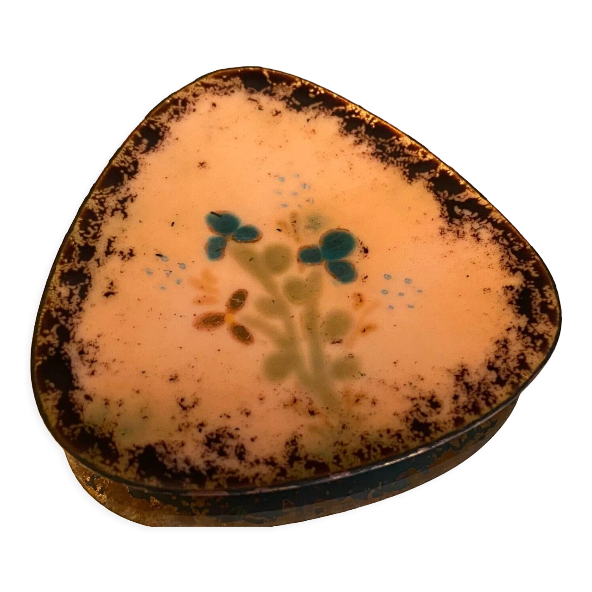 Enamelled enamel cup on copper