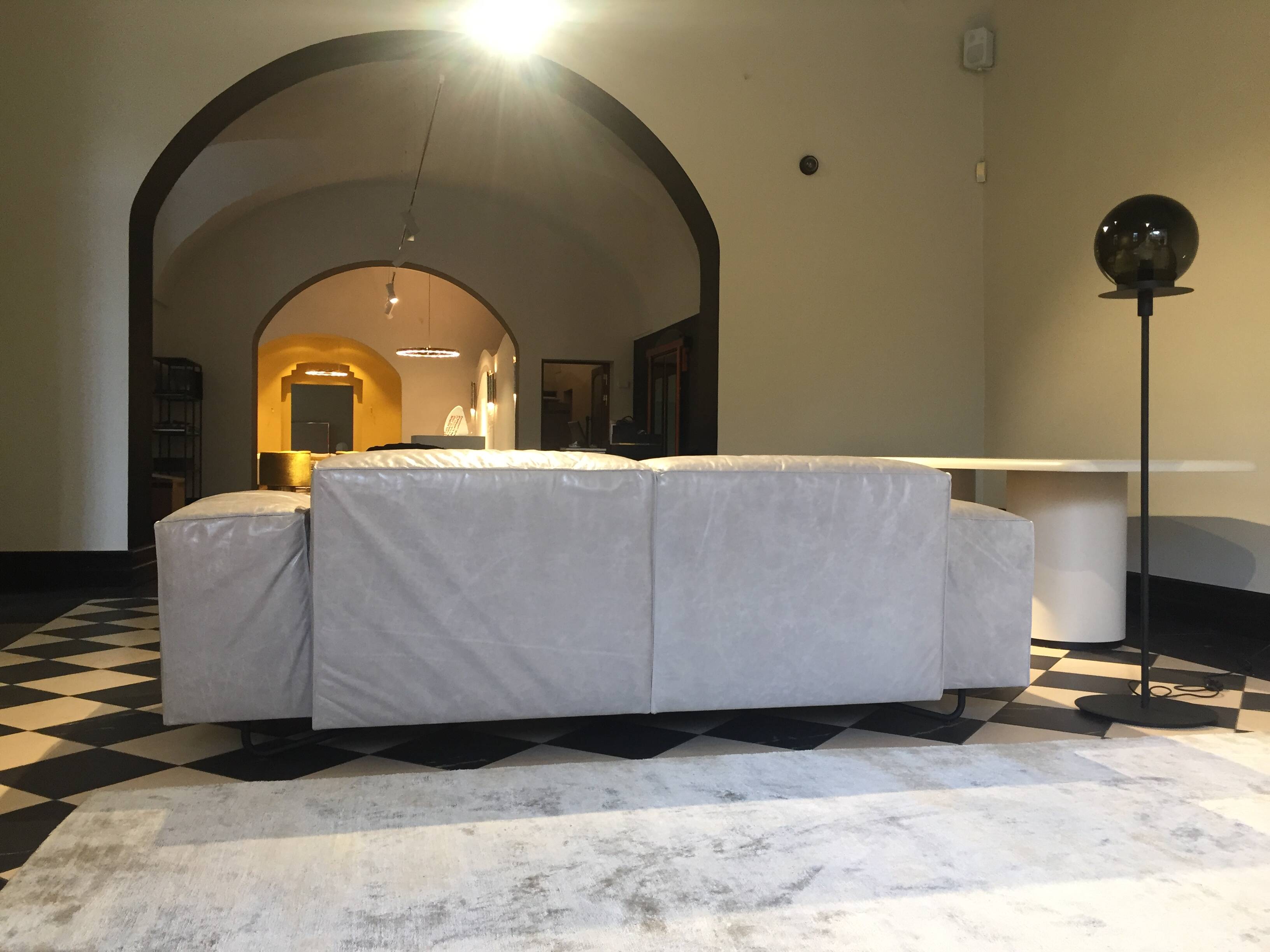 Gio Pagani – “Je T’Attends” Sofa – Premium Light Grey Leather