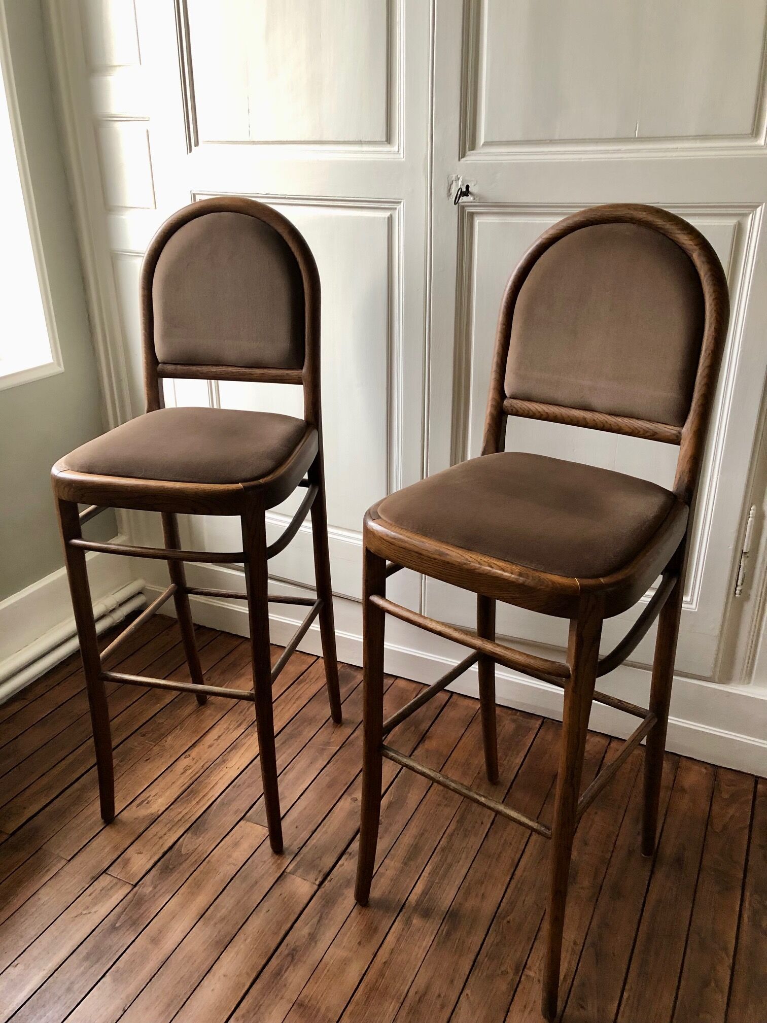4 oak bar high chairs, sold in lots of 2