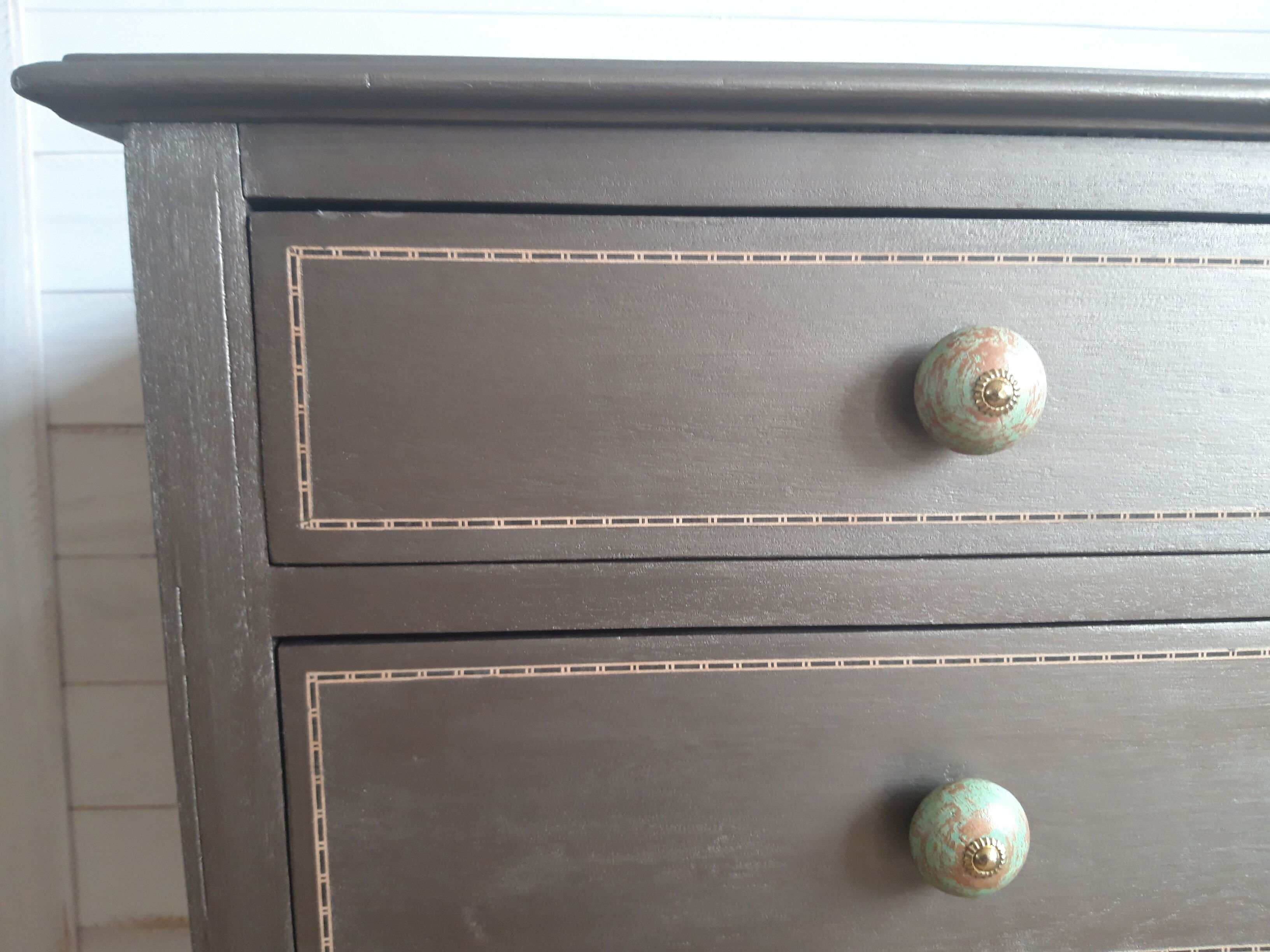 Antique chest of drawers