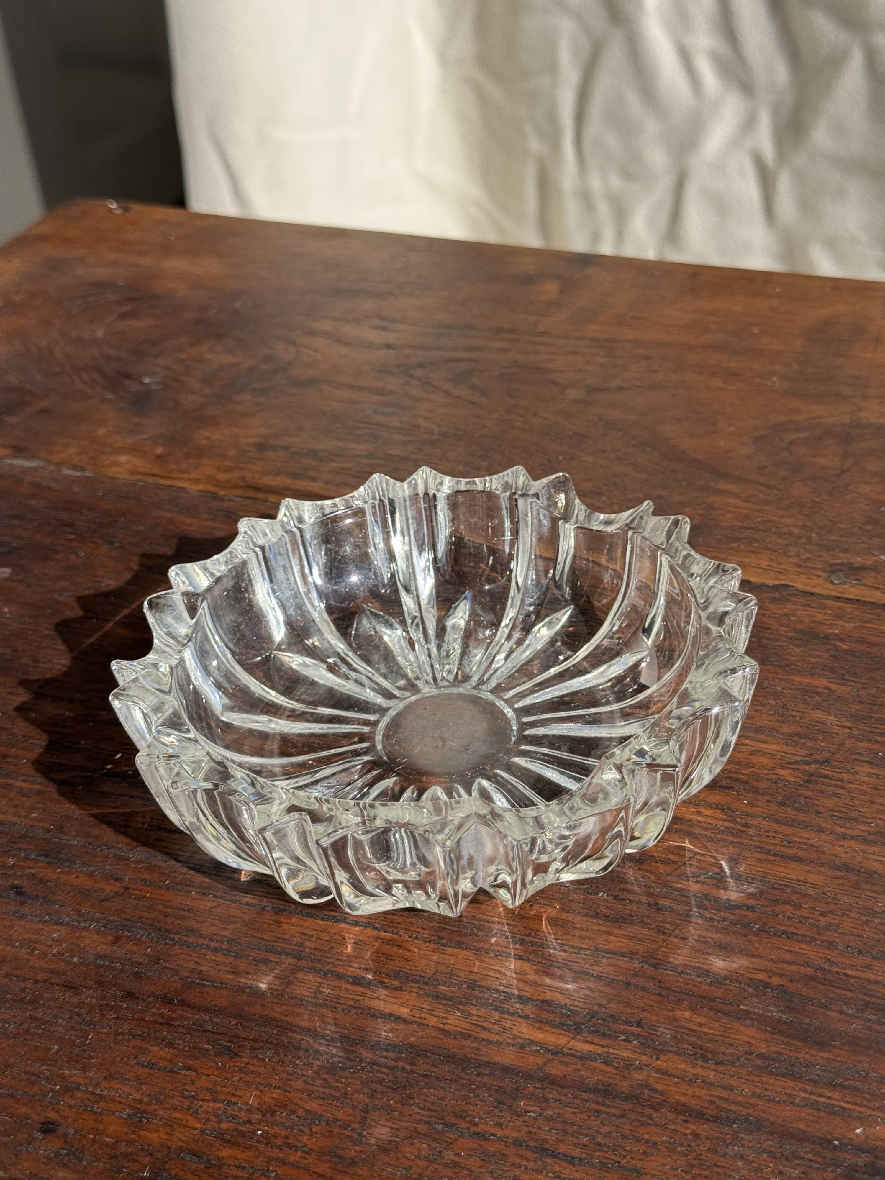 Vintage glass ashtray with scalloped edge D13 H3.5