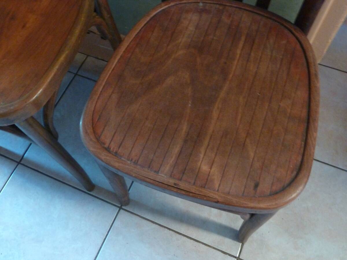 3 chaises en bois tourné