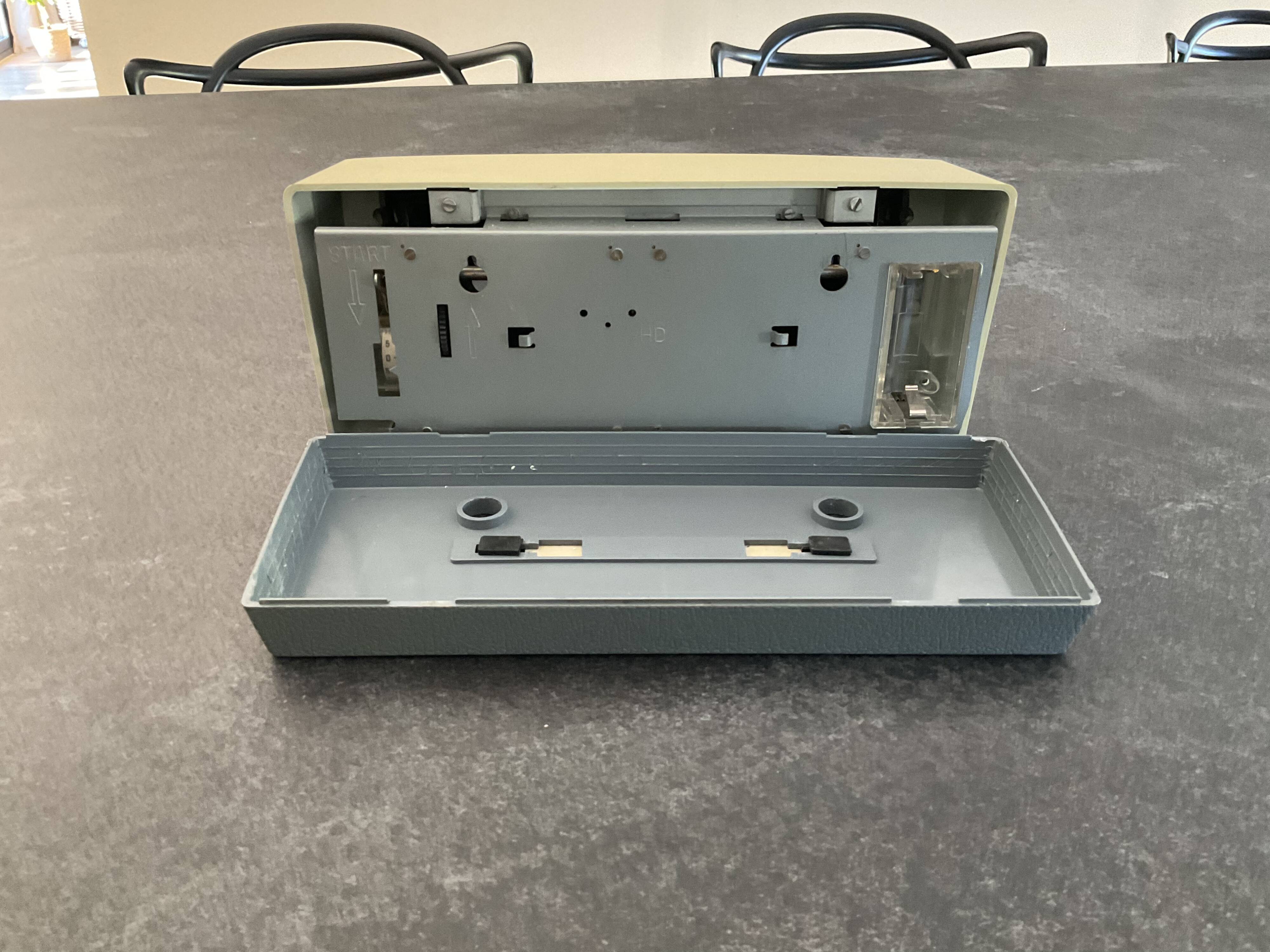 Vintage 70s flash window clock