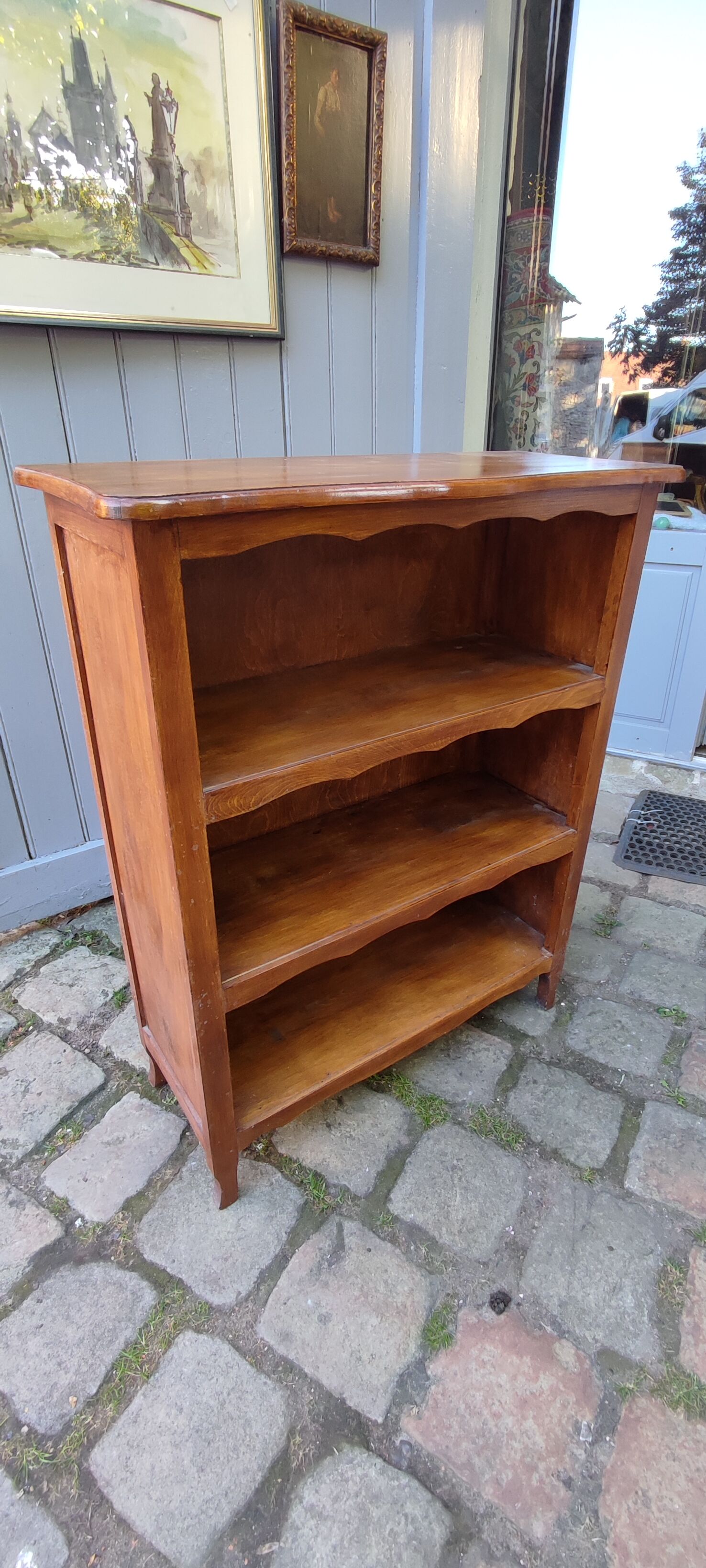 Bibus shelf in walnut veneer