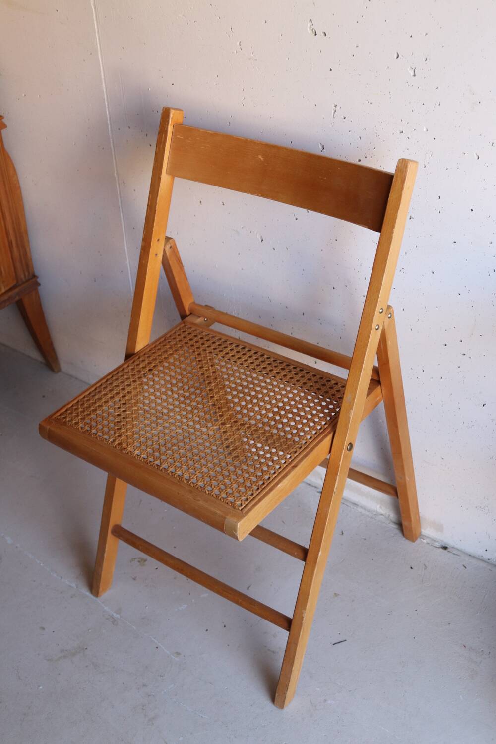 Set of 5 vintage folding chairs in beech and cane – Italy, 1970s