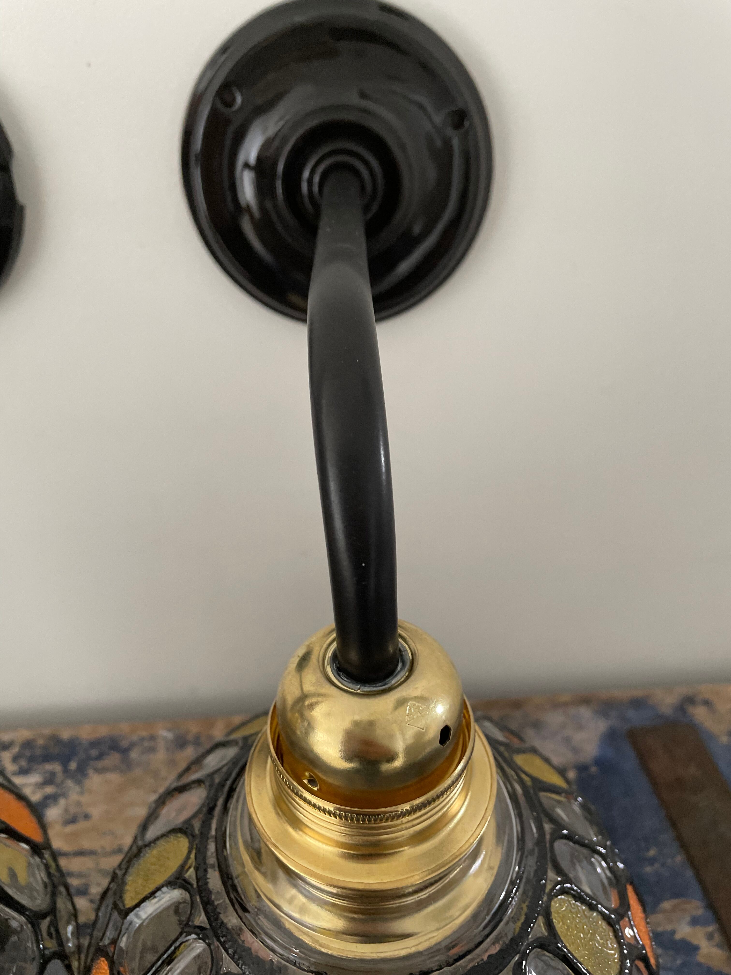 Paire d’appliques vintage en verre ciselé électrifiées à neuf