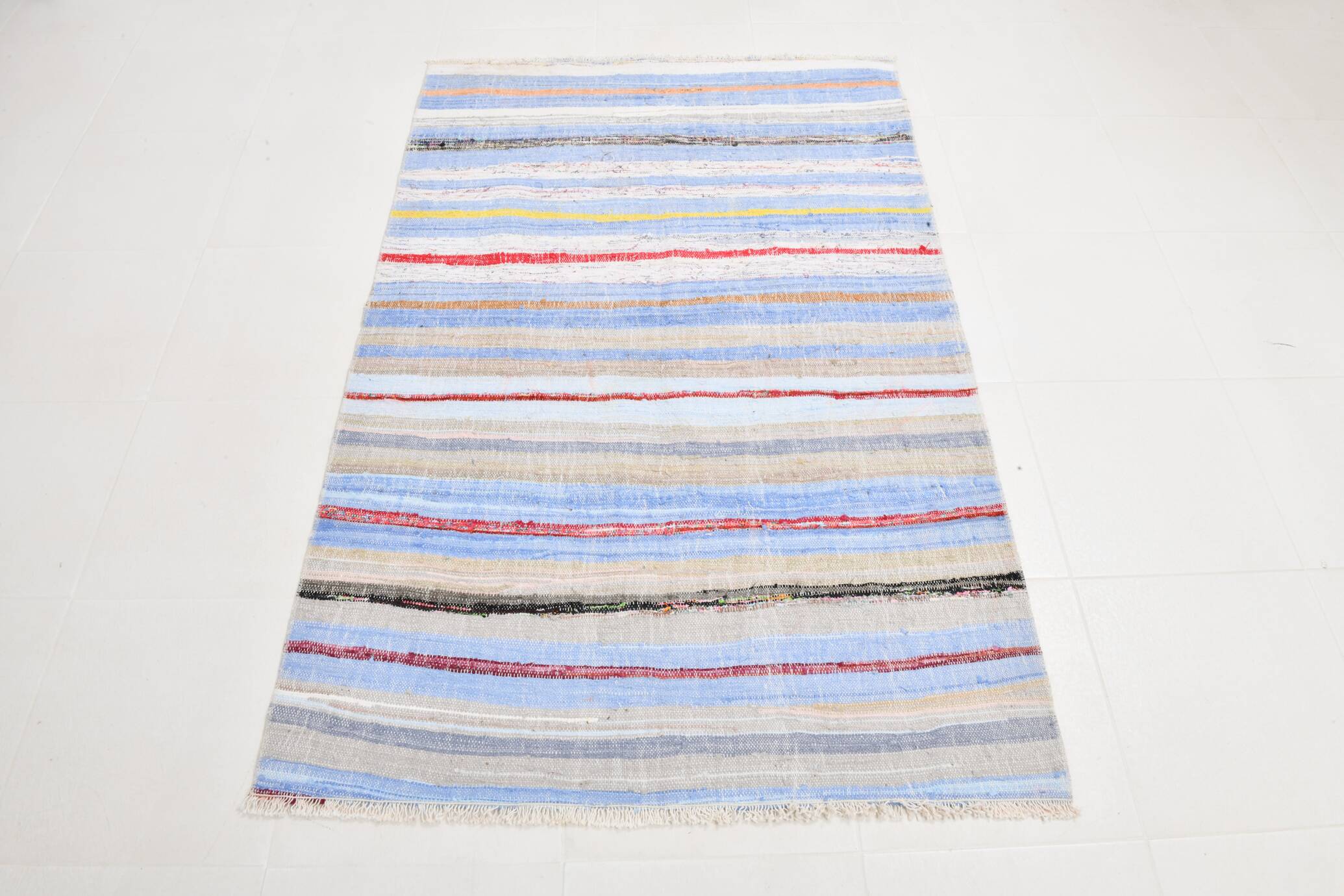 Tapis Kilim à rayures bleu clair 4x6, 117x177 cm