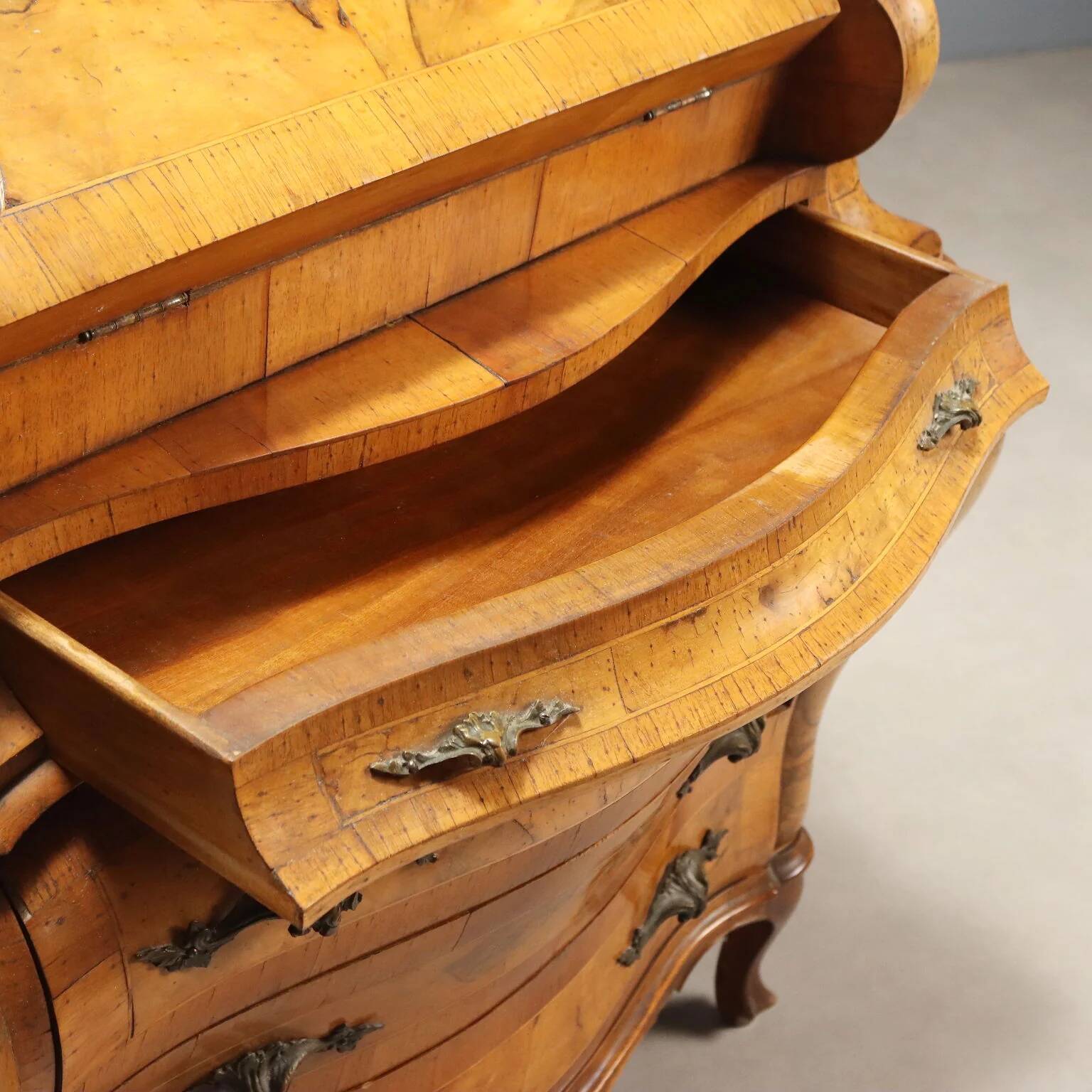 Antique drop-leaf secretary in baroque style made of walnut and maple, 20th century.