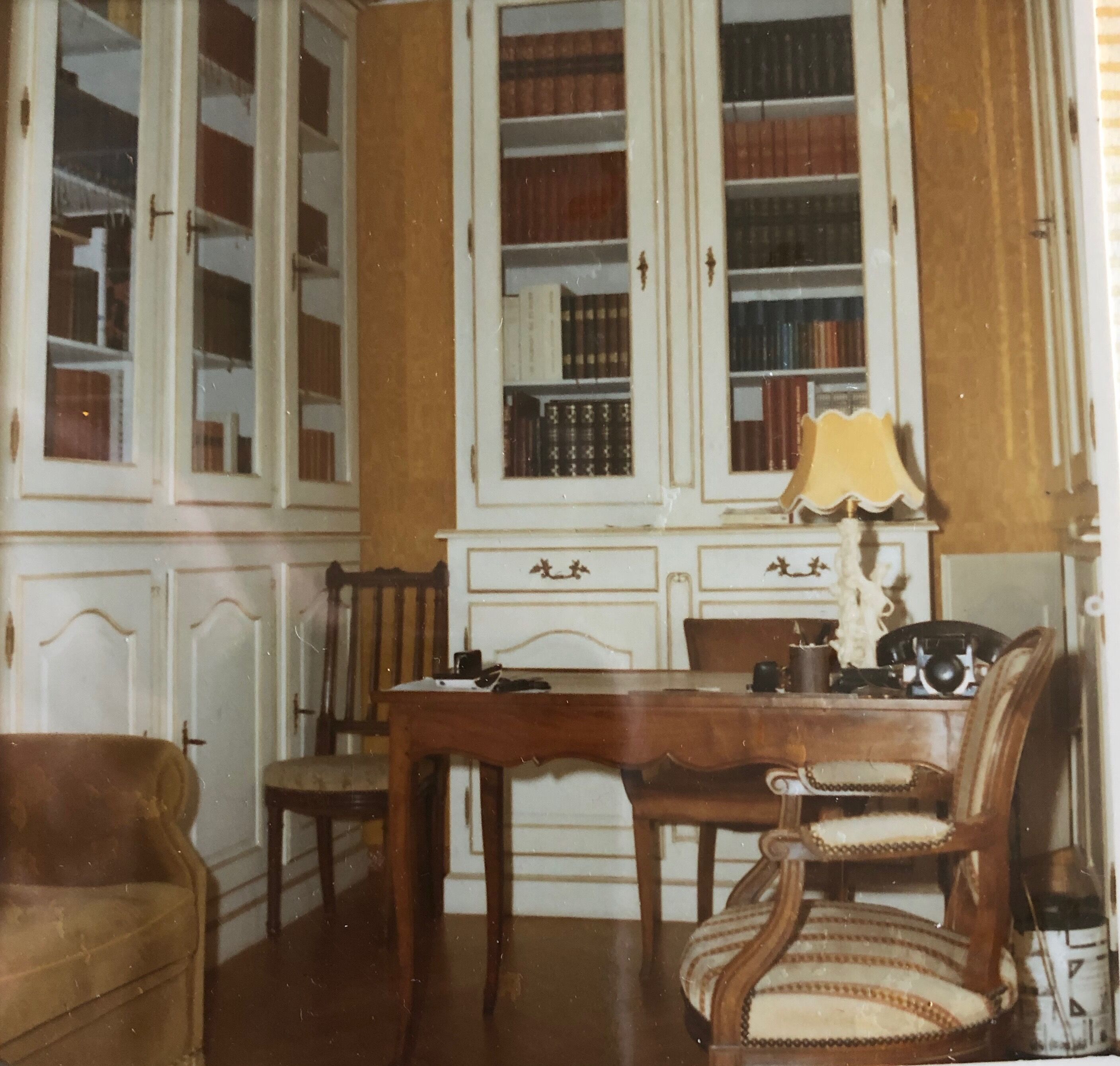 Library 3 glass doors, shelves, solid wood