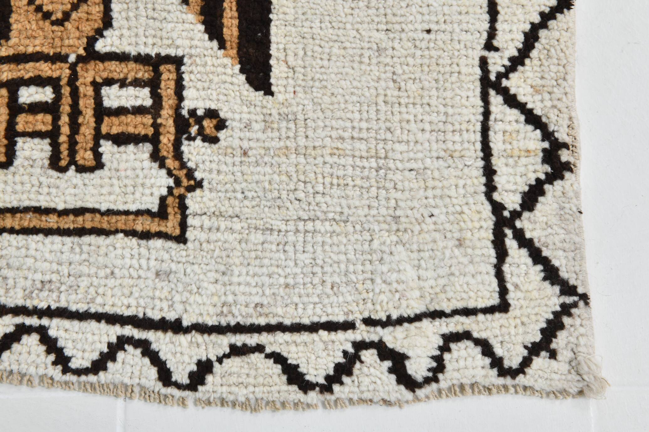 Eagle Pattern Persian Runner Rug, 110x369Cm