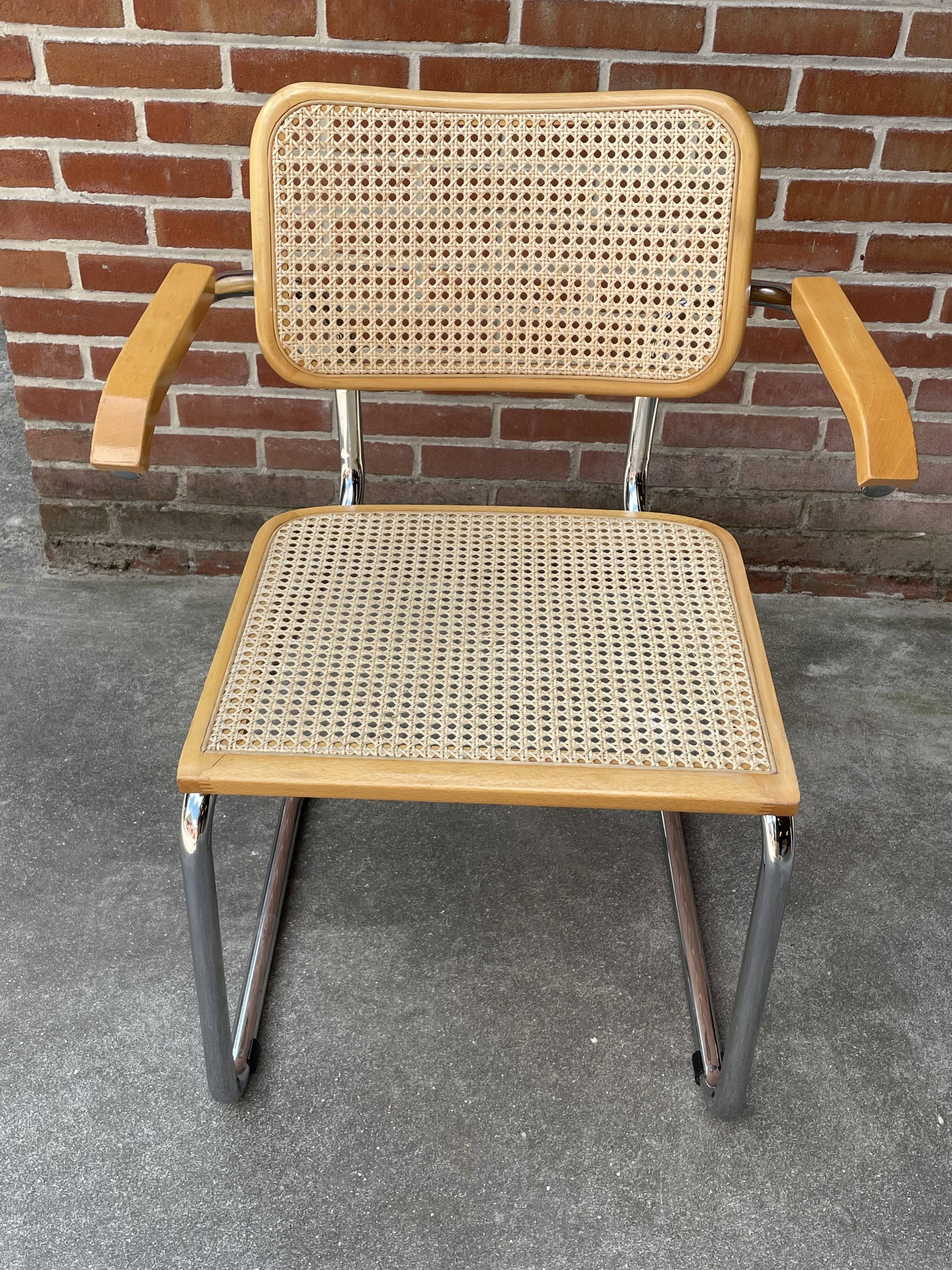 Cesca chair B64 with armrests by Marcel Breuer Design