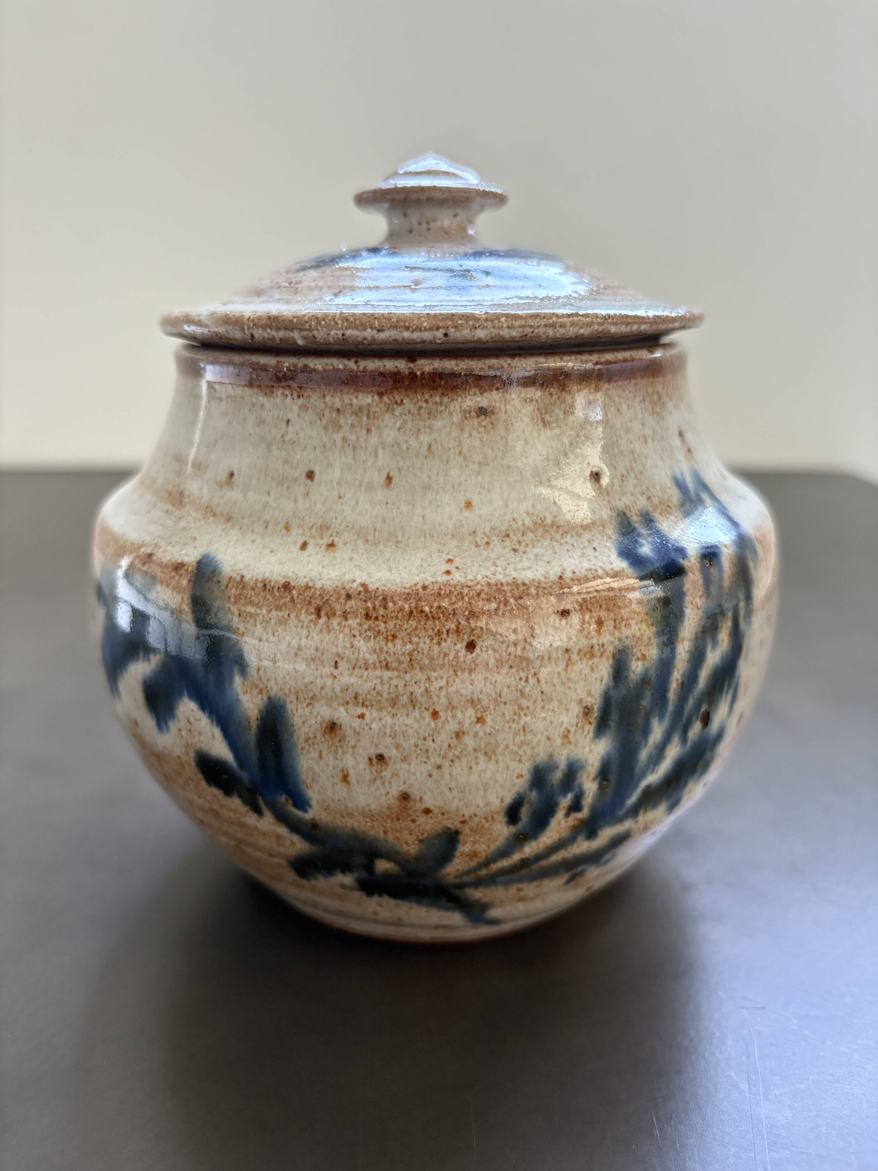 Workshop ceramic pot